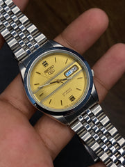 Seiko 5 “Golden Hour” — Champagne Textured Dial | Ref. 7S26 Watch.