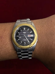 Vintage Seiko 5 Automatic — Black Textured Dial, Gold-Tone Bezel | Ref. 7009-6031 | 38mm.