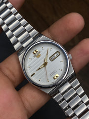 Seiko 5 — White Textured Dial | 37mm Japanese Automatic (23 Jewels) Watch.