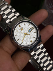Seiko 5 — Silver-White Check Dial with Gold Accents | 38mm Japanese Automatic Watch.