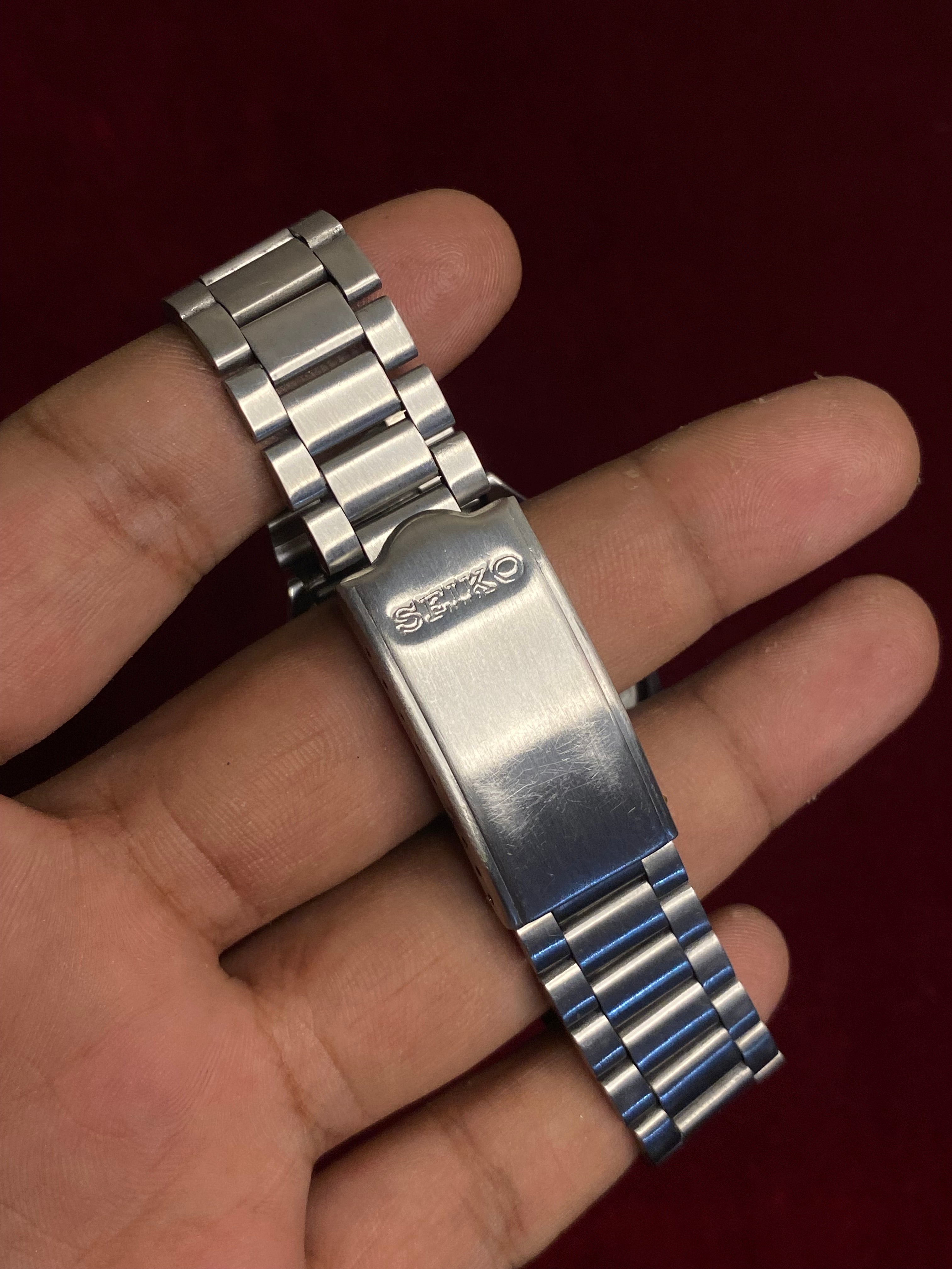 SEIKO 5 AUTOMATIC — "THE STONE-SET TV" | 38×40MM Silver Crystal-Index Dial Watch | 7009-5200 A1