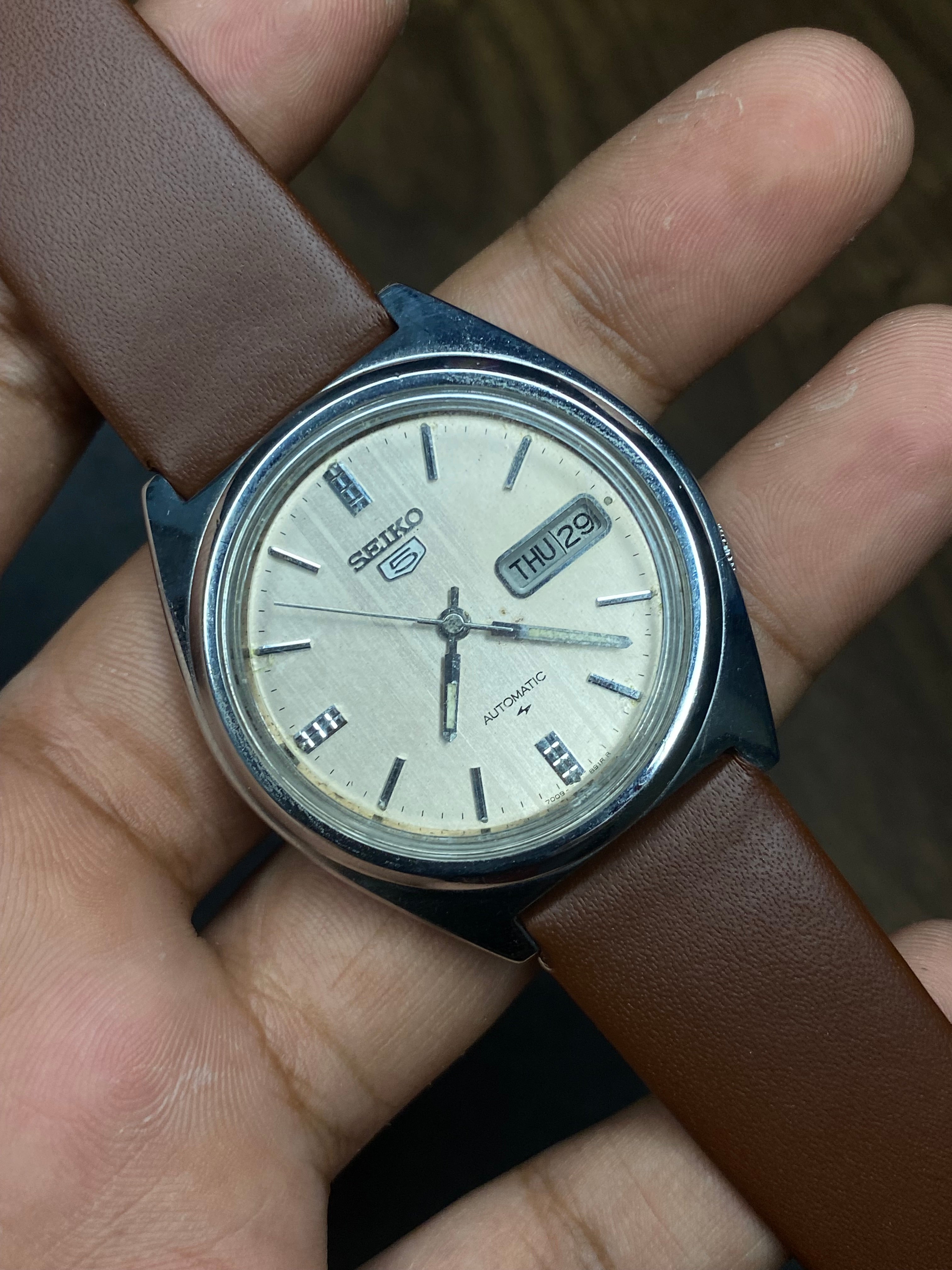 Seiko 5  — Silver Textured Dial Automatic | 7009 Vintage Watch.