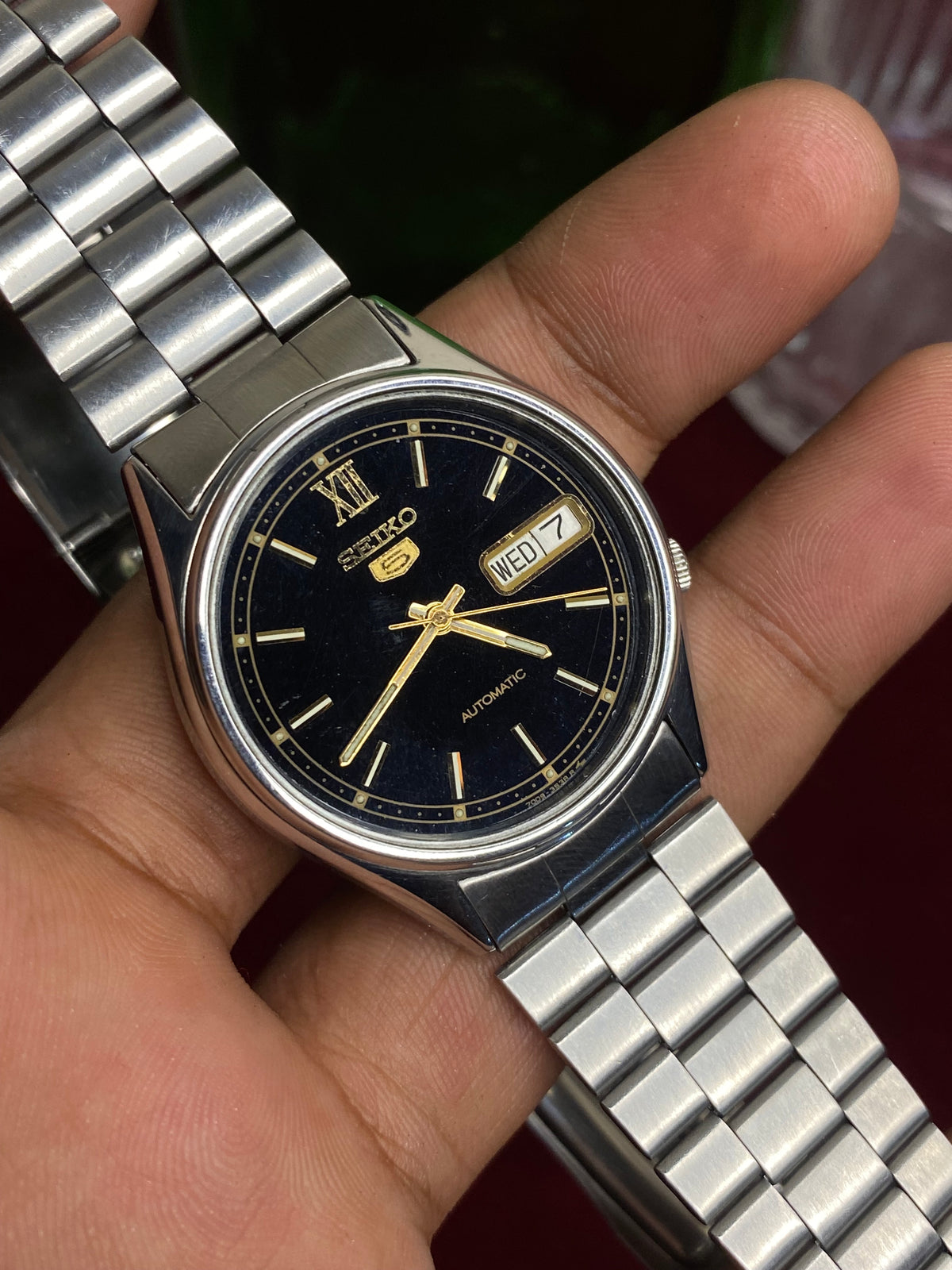 Vintage Seiko 5 — Black & Gold Roman XII Dial (36mm, 1980s ).