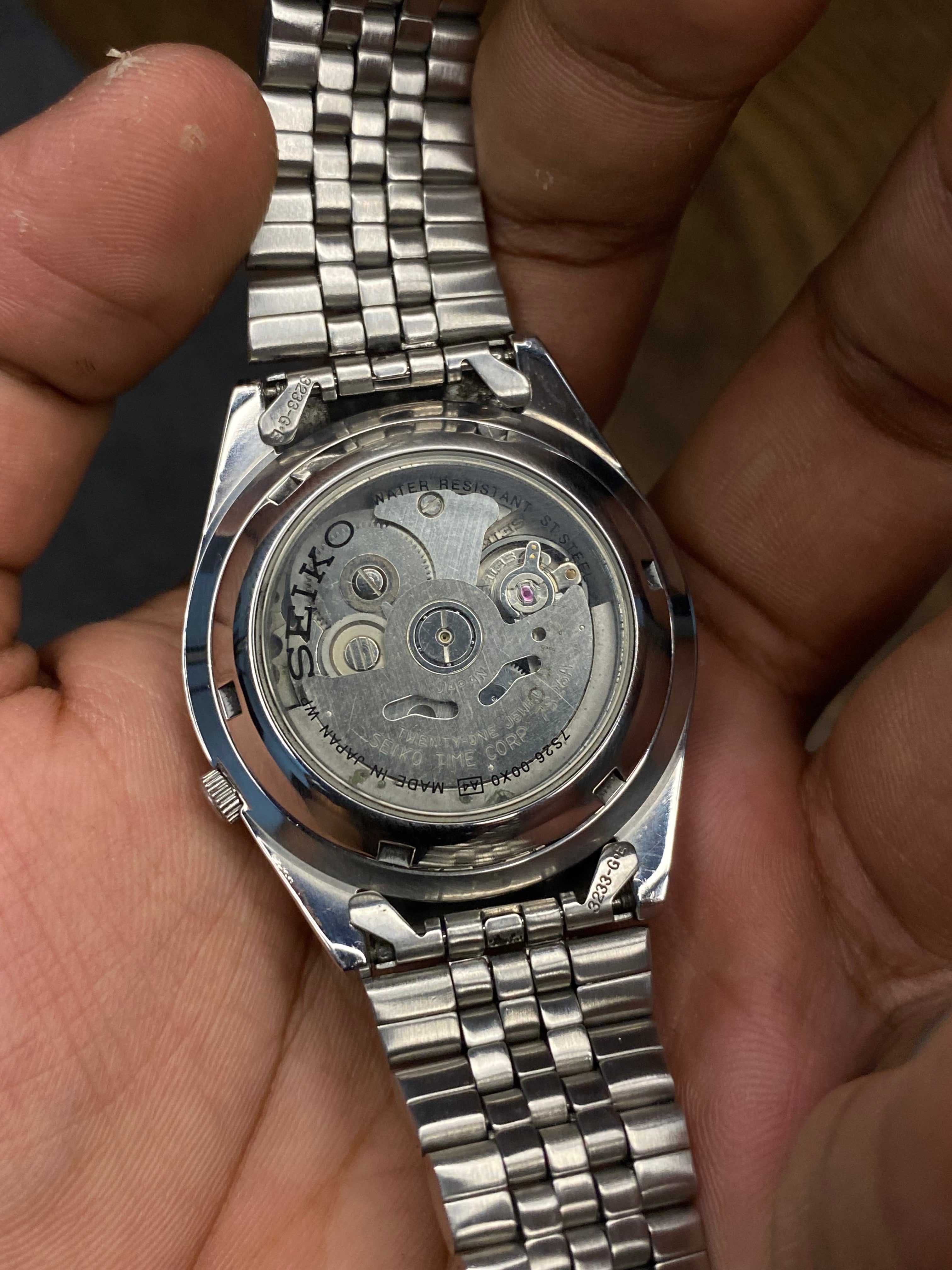 Seiko 5 “Golden Hour” — Champagne Textured Dial | Ref. 7S26 Watch.