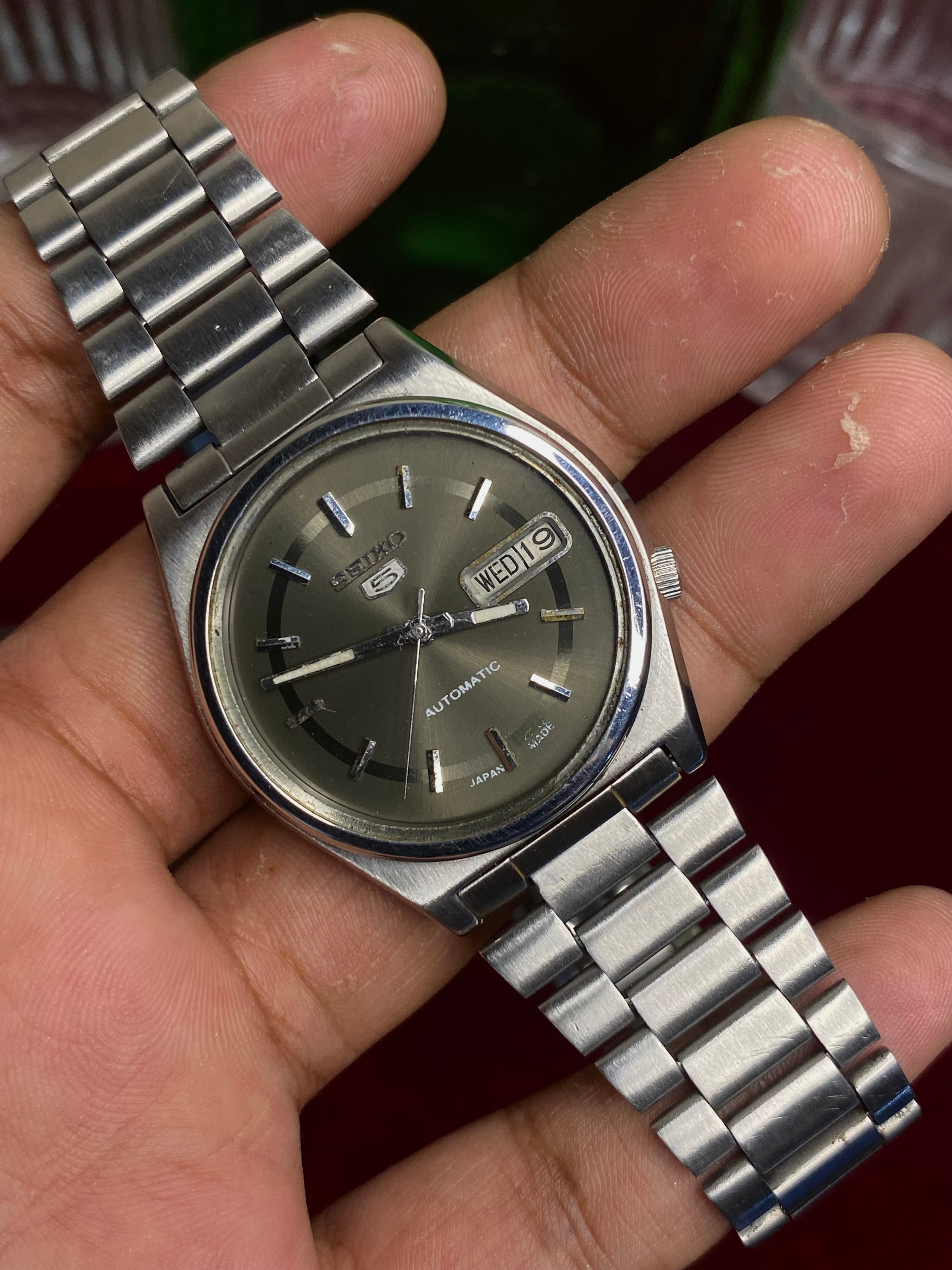 Vintage SEIKO 5 AUTOMATIC  — “OLIVE”Dial Watch | 38MM | 7019-8180.
