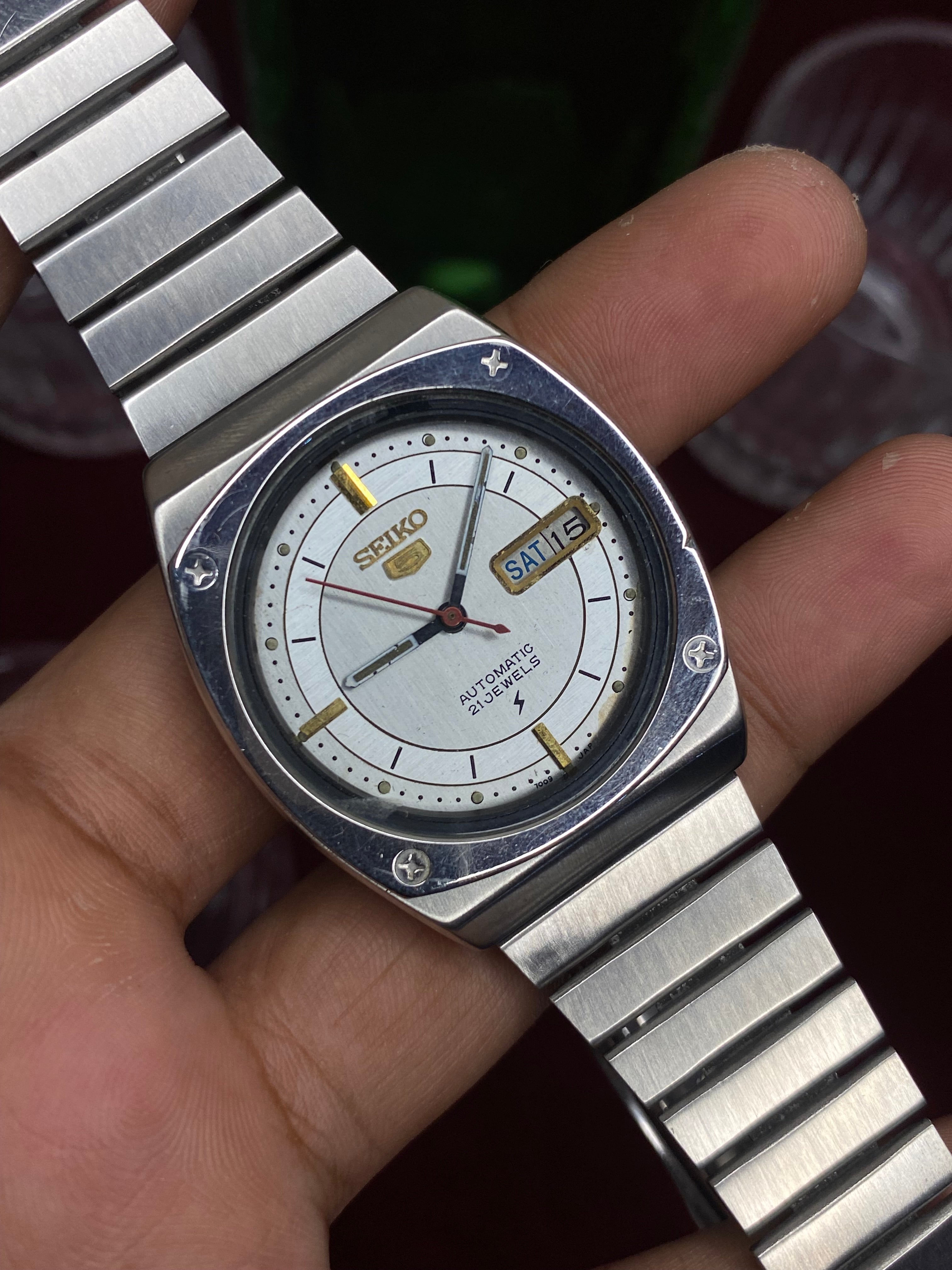 Seiko 5 “Red Line Sport” — 7009 Screw-Bezel Automatic Watch.