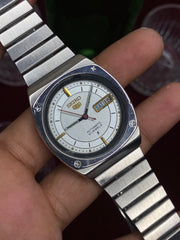 Seiko 5 “Red Line Sport” — 7009 Screw-Bezel Automatic Watch.