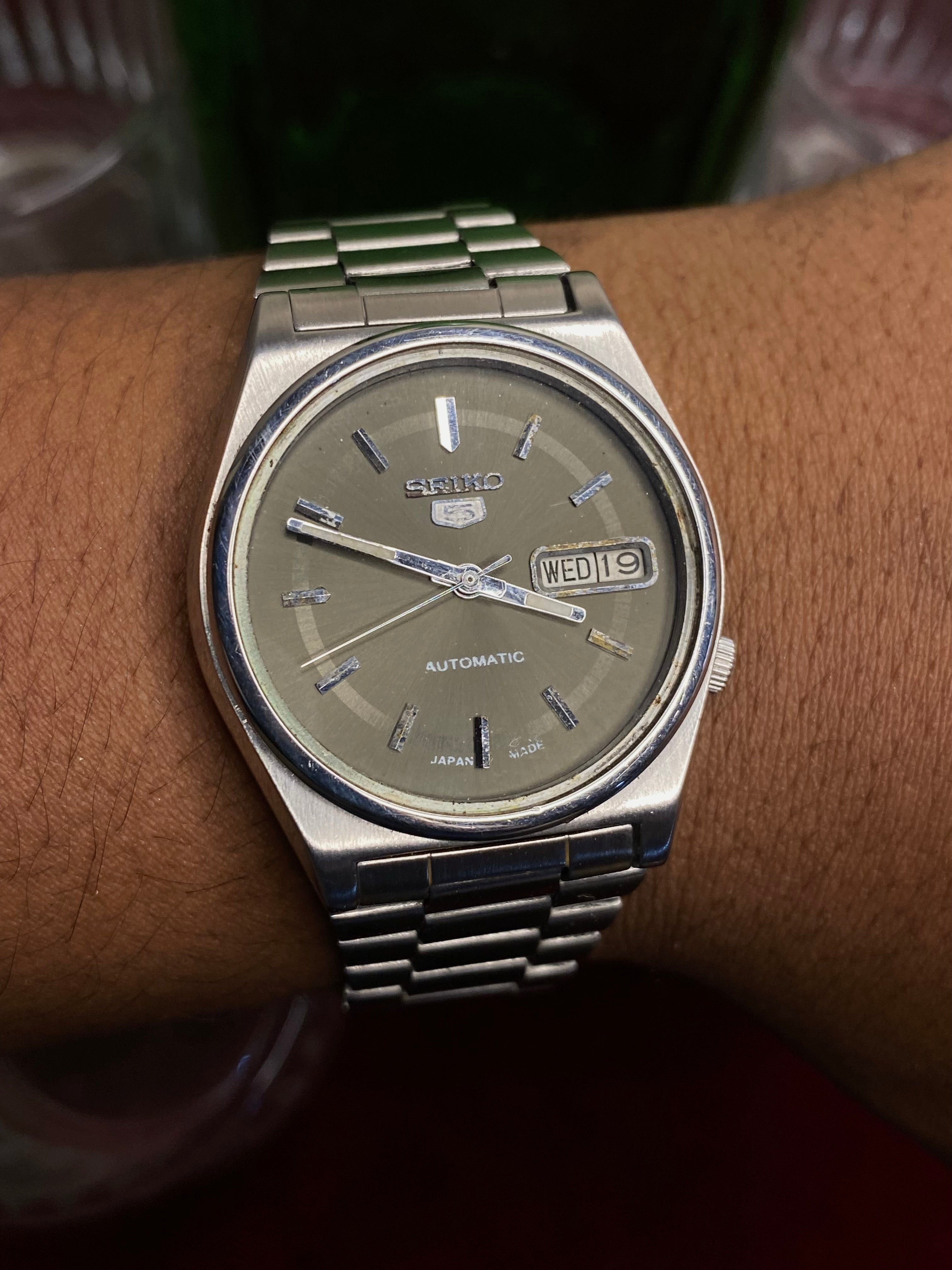 Vintage SEIKO 5 AUTOMATIC  — “OLIVE”Dial Watch | 38MM | 7019-8180.