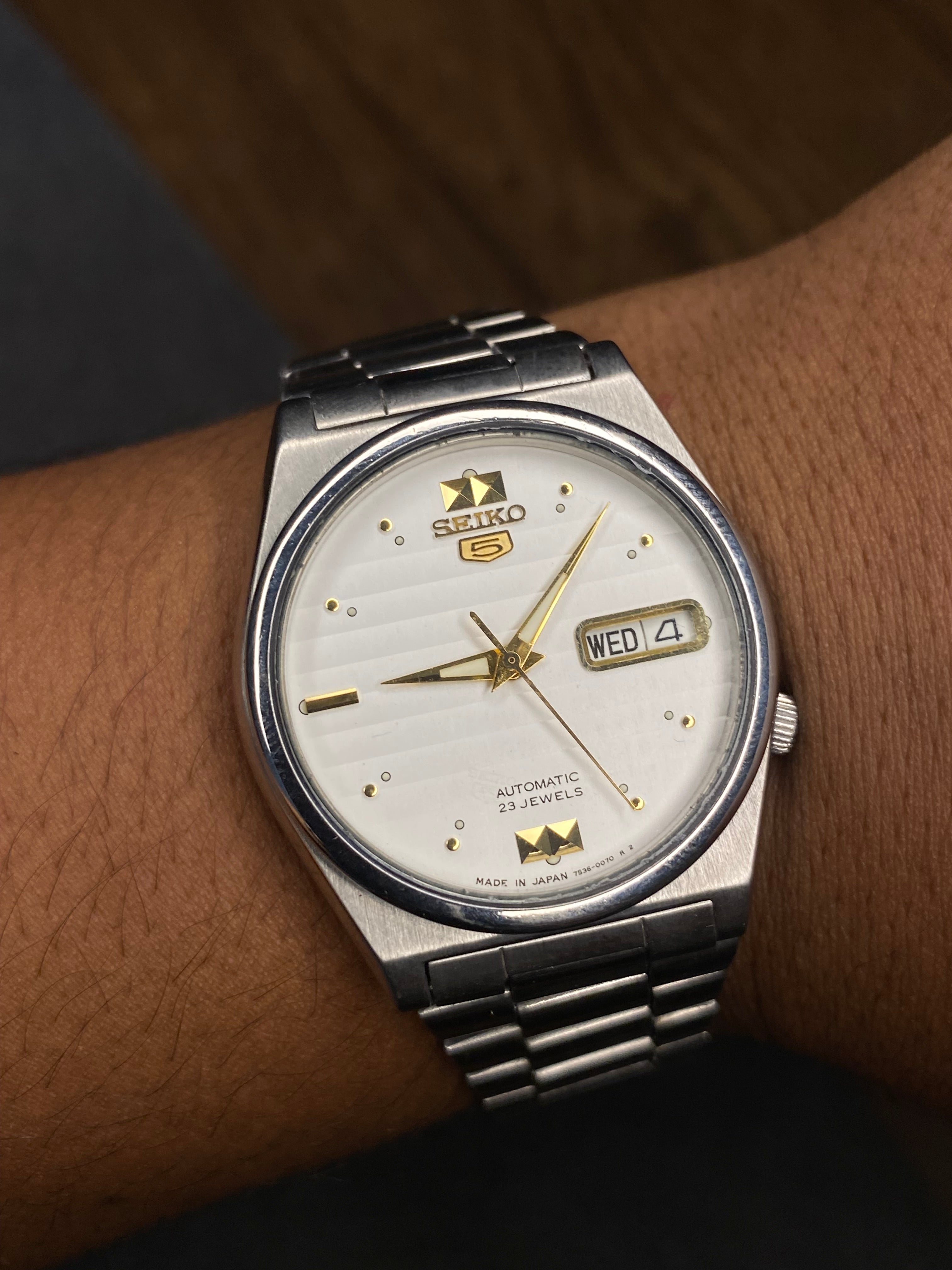 Seiko 5 — White Textured Dial | 37mm Japanese Automatic (23 Jewels) Watch.