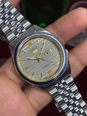 Seiko 5 — Grooved Silver Dial | 38mm Automatic with Exhibition Back Watch.