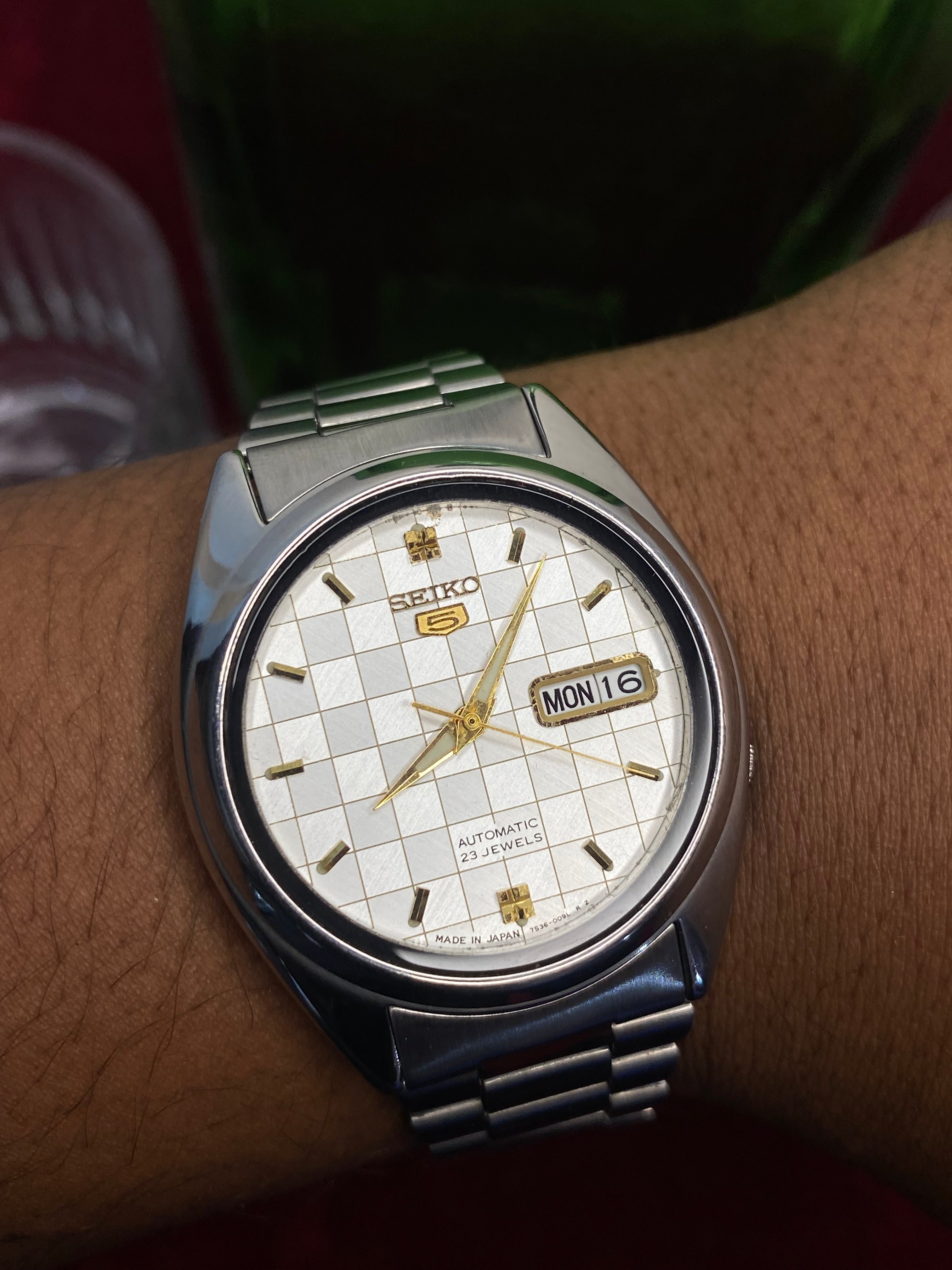 Seiko 5 — Silver-White Check Dial with Gold Accents | 38mm Japanese Automatic Watch.