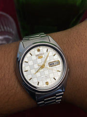Seiko 5 — Silver-White Check Dial with Gold Accents | 38mm Japanese Automatic Watch.