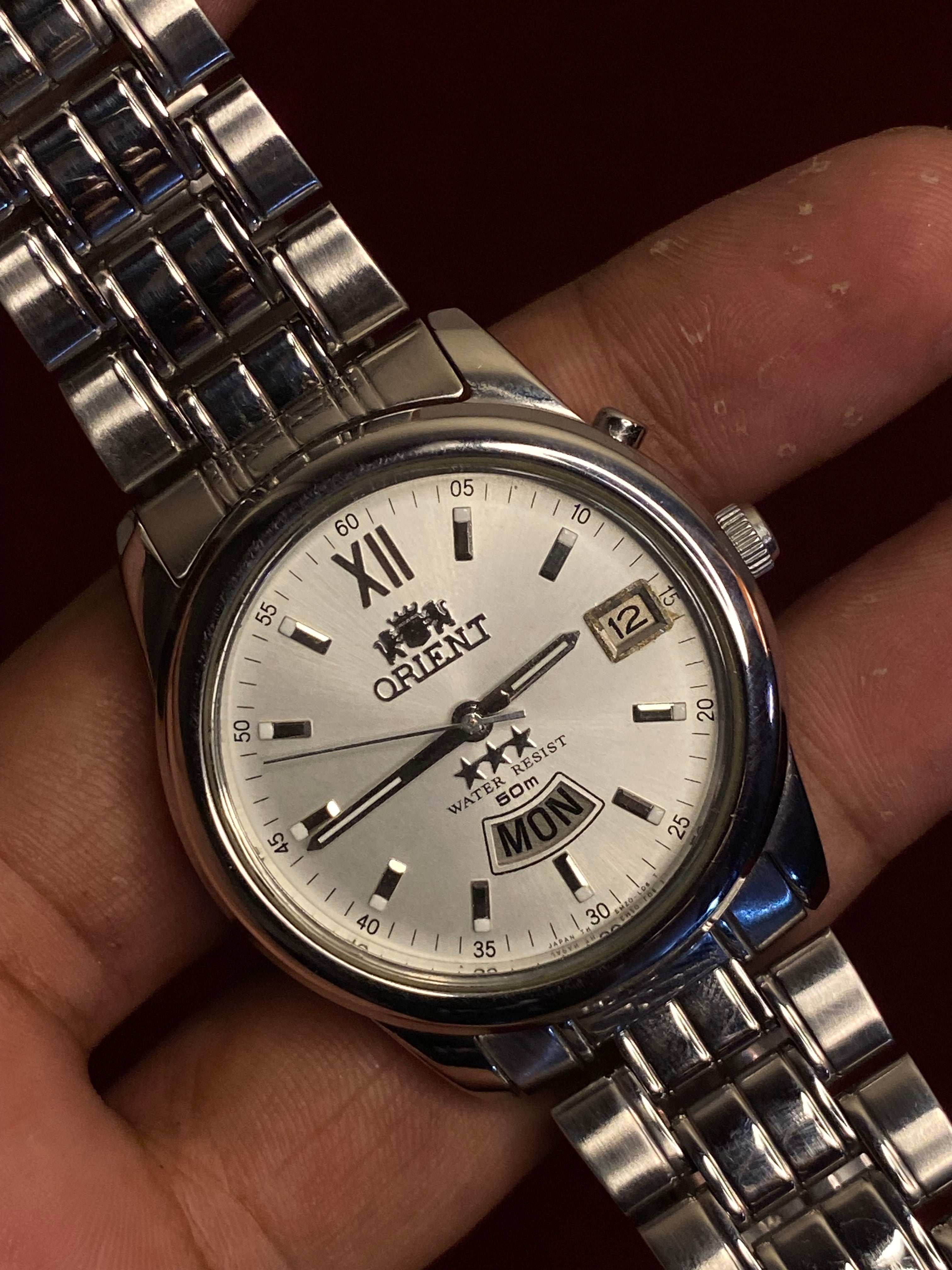 Orient 3-Star Automatic — Silver Sunburst Dial, Roman XII, | Ref. EM68-C0 | Cal. 46943 | 38mm.
50 m water resistance.