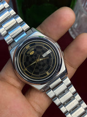 Seiko 5 Automatic — Black Dartboard Dial | Ref 7009-3160.