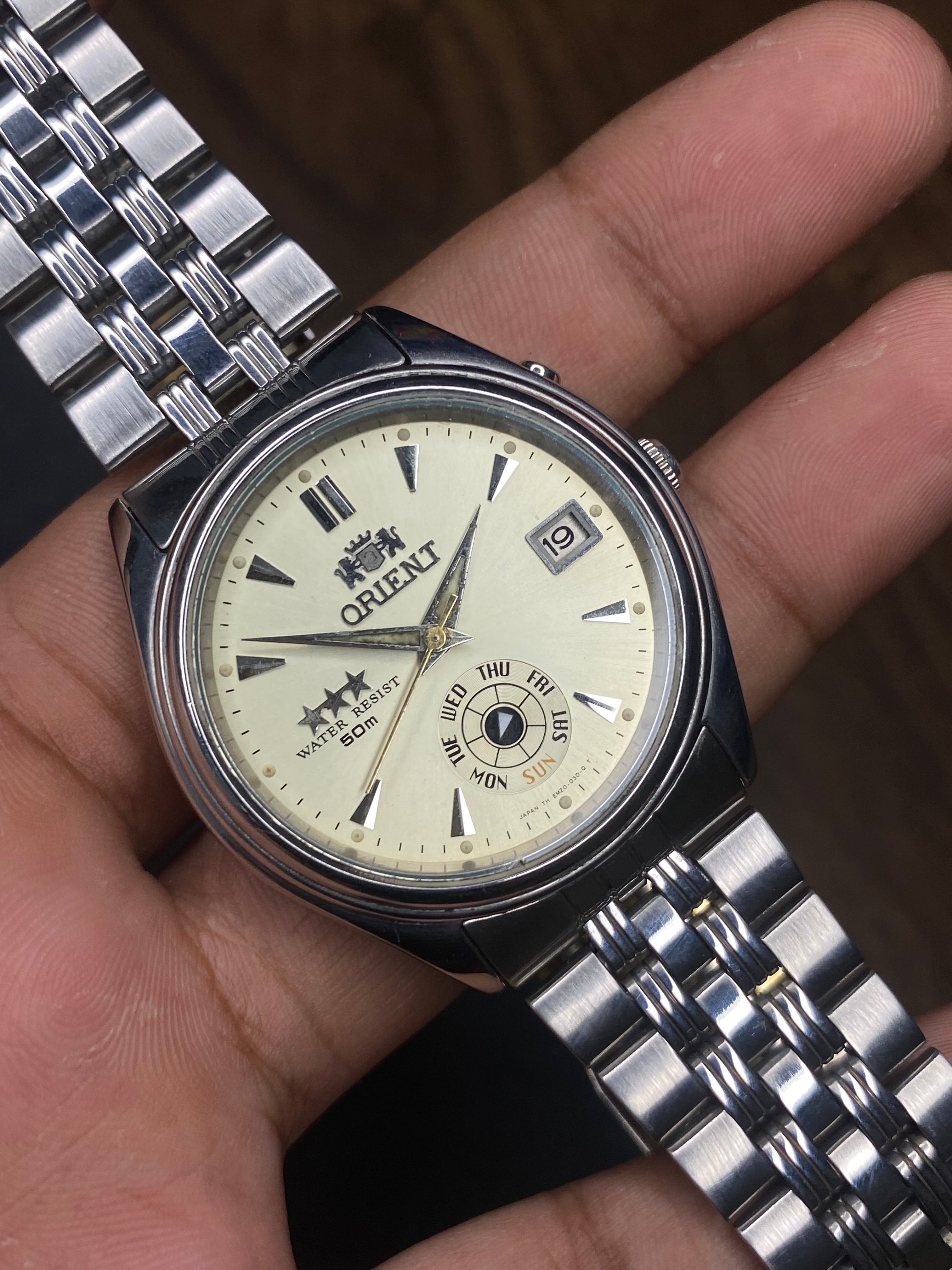Orient Tri-Star — Cream Dial Automatic | Unique Day-Pointer Watch.