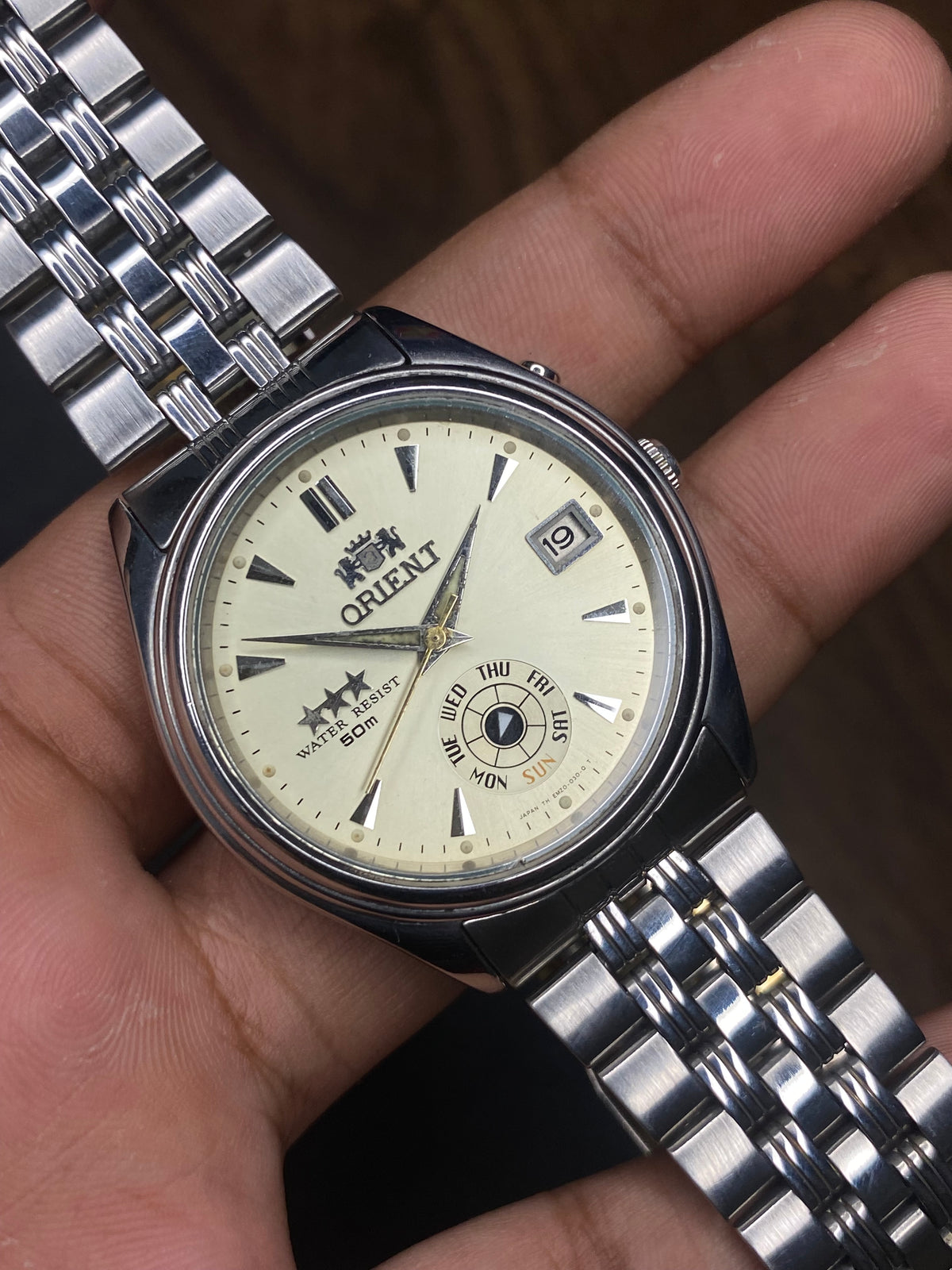 Orient Tri-Star — Cream Dial Automatic | Unique Day-Pointer Watch.