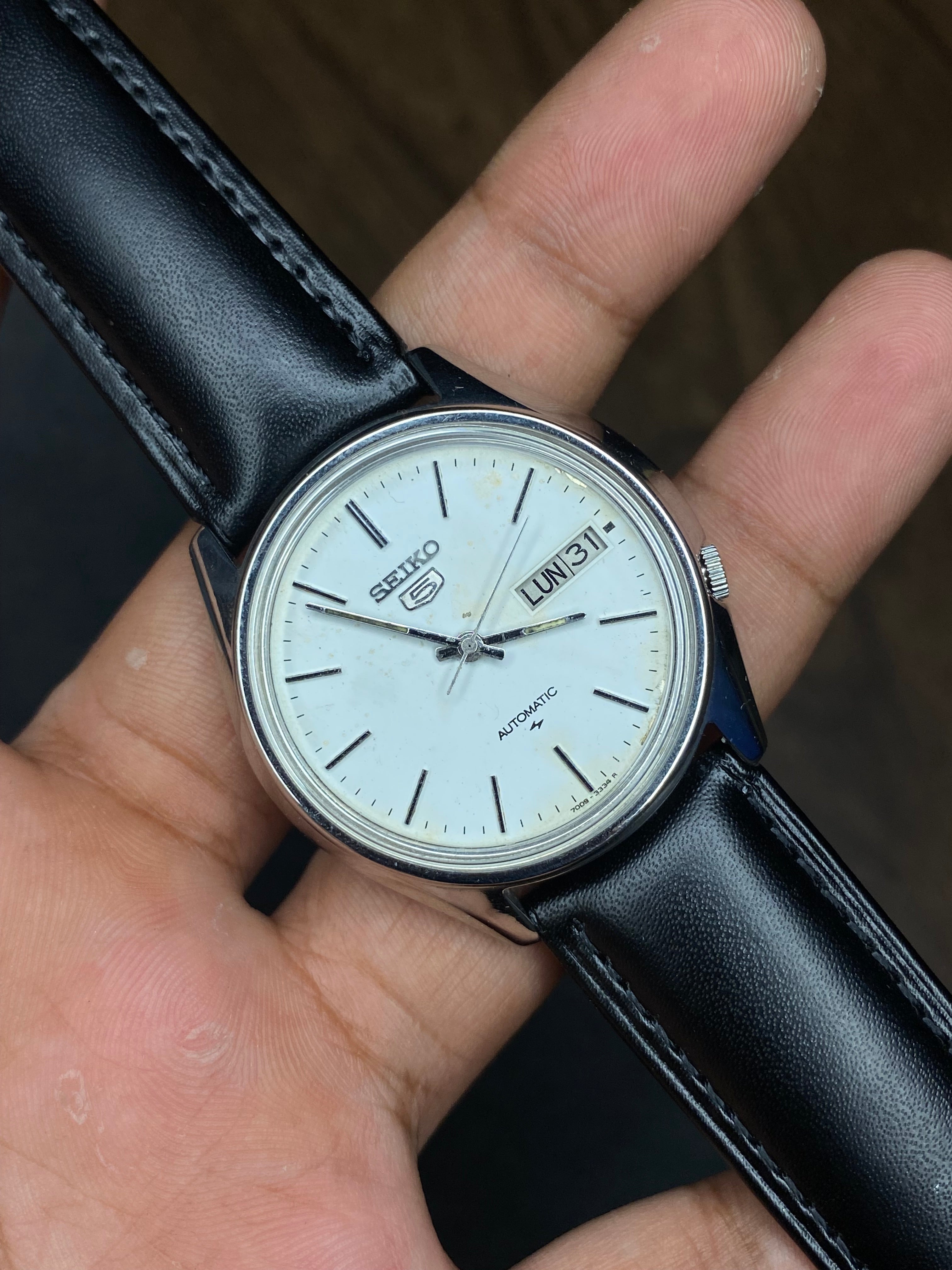 Super Gorgeous Seiko 5 White Dial Watch With Black Leather Strap.