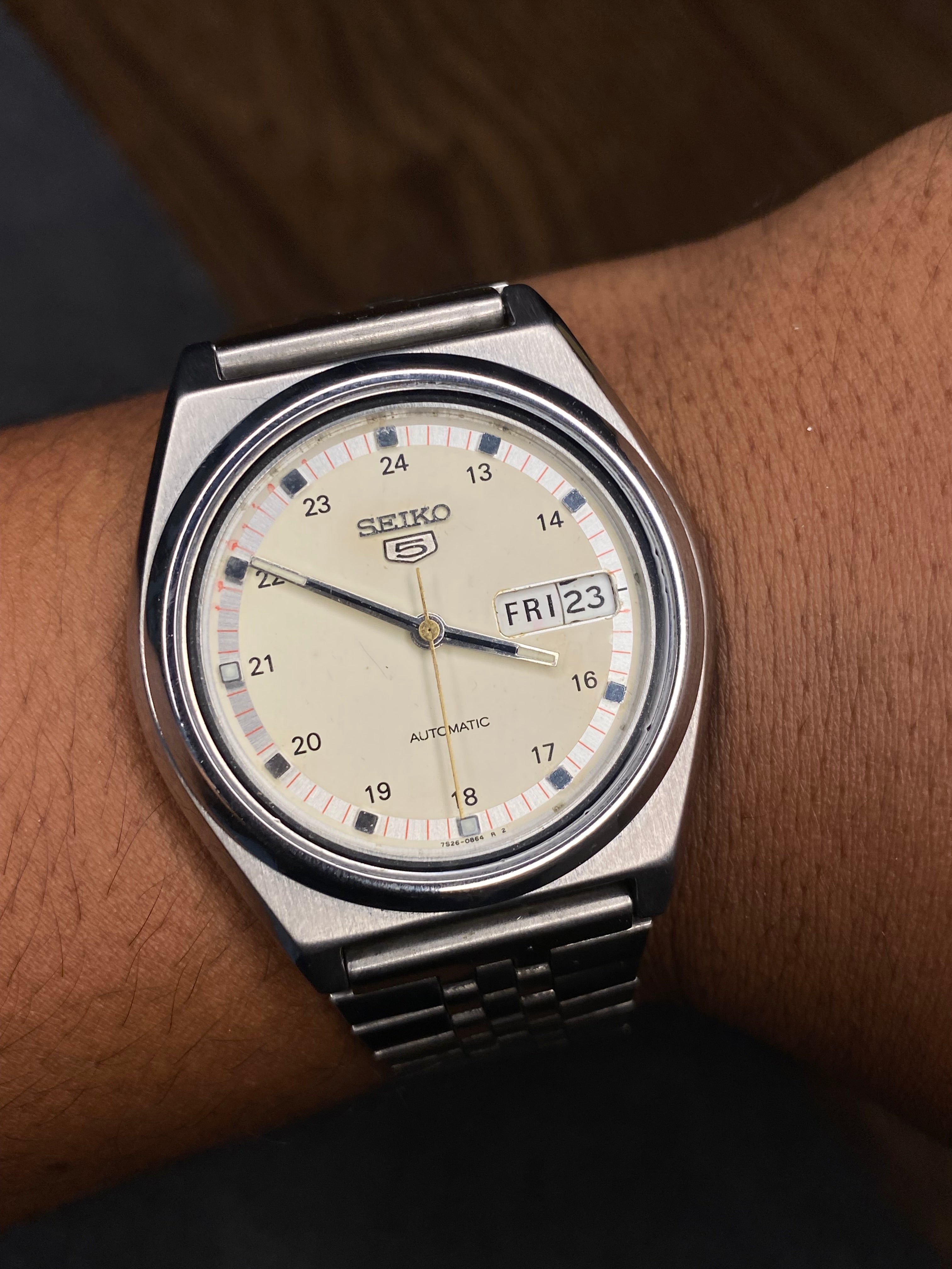 Seiko 5 “Railway Time” — Beige Dial | 38mm Japanese Automatic Watch.