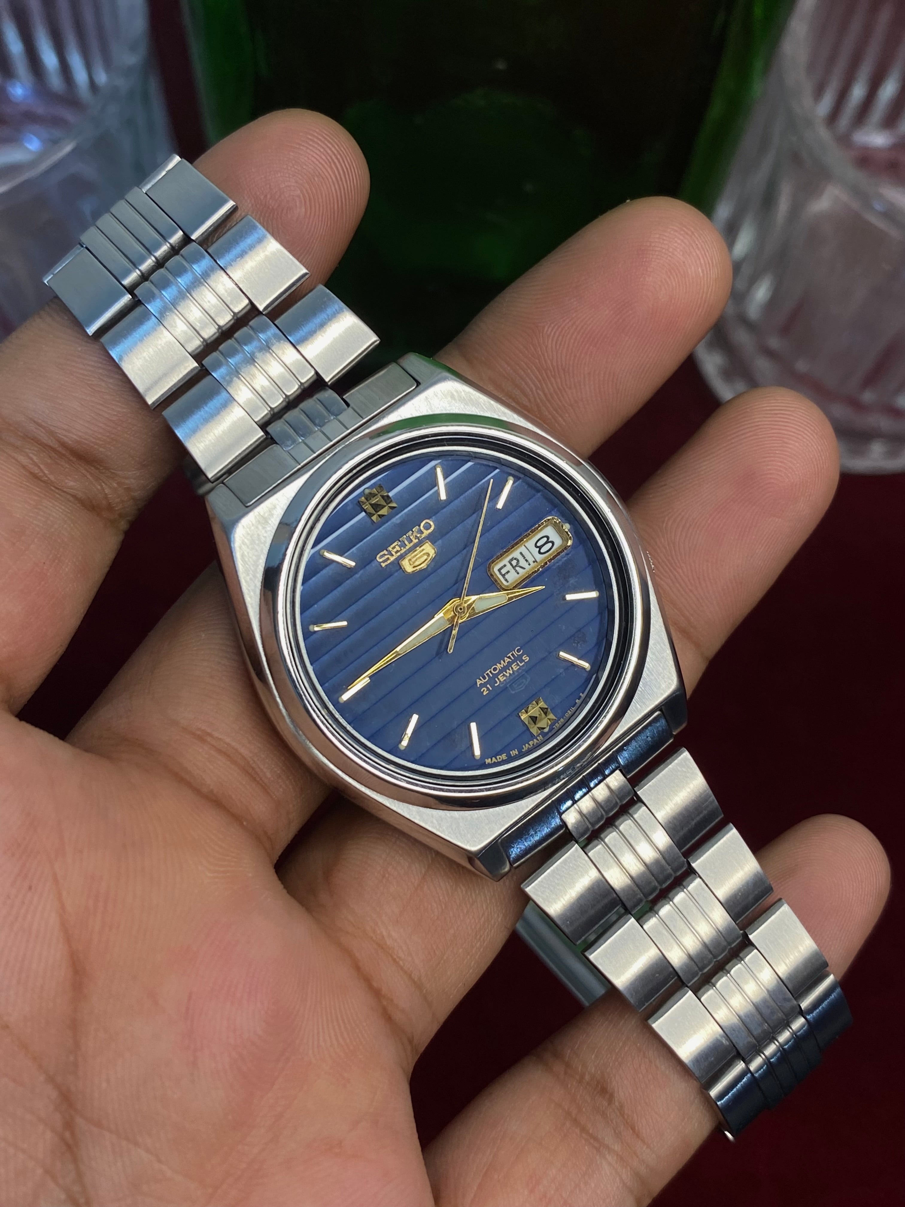 Seiko 5 Automatic — Blue Grooved Dial, Exhibition Back | Ref 7S26-00X0.
