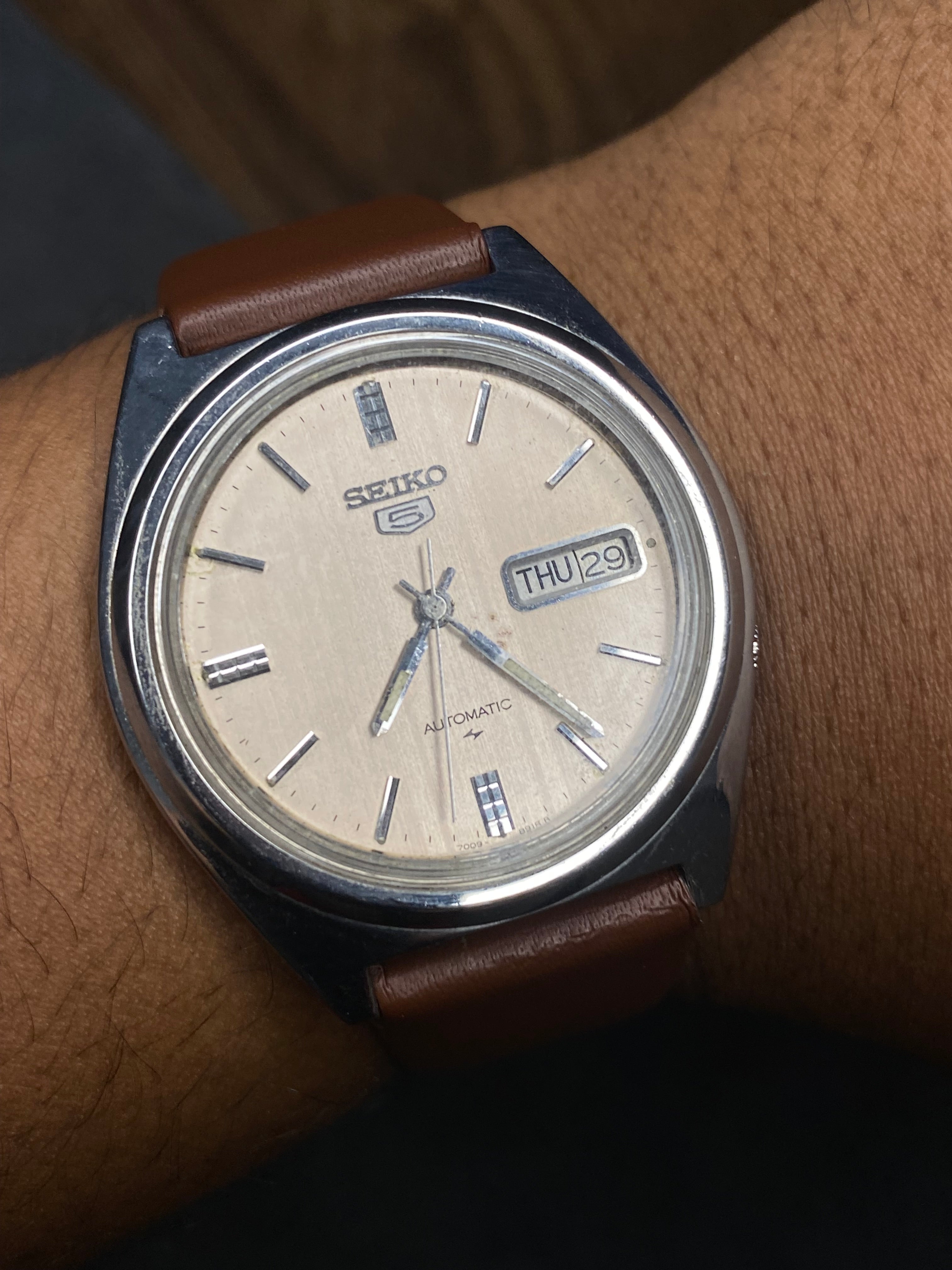 Seiko 5  — Silver Textured Dial Automatic | 7009 Vintage Watch.