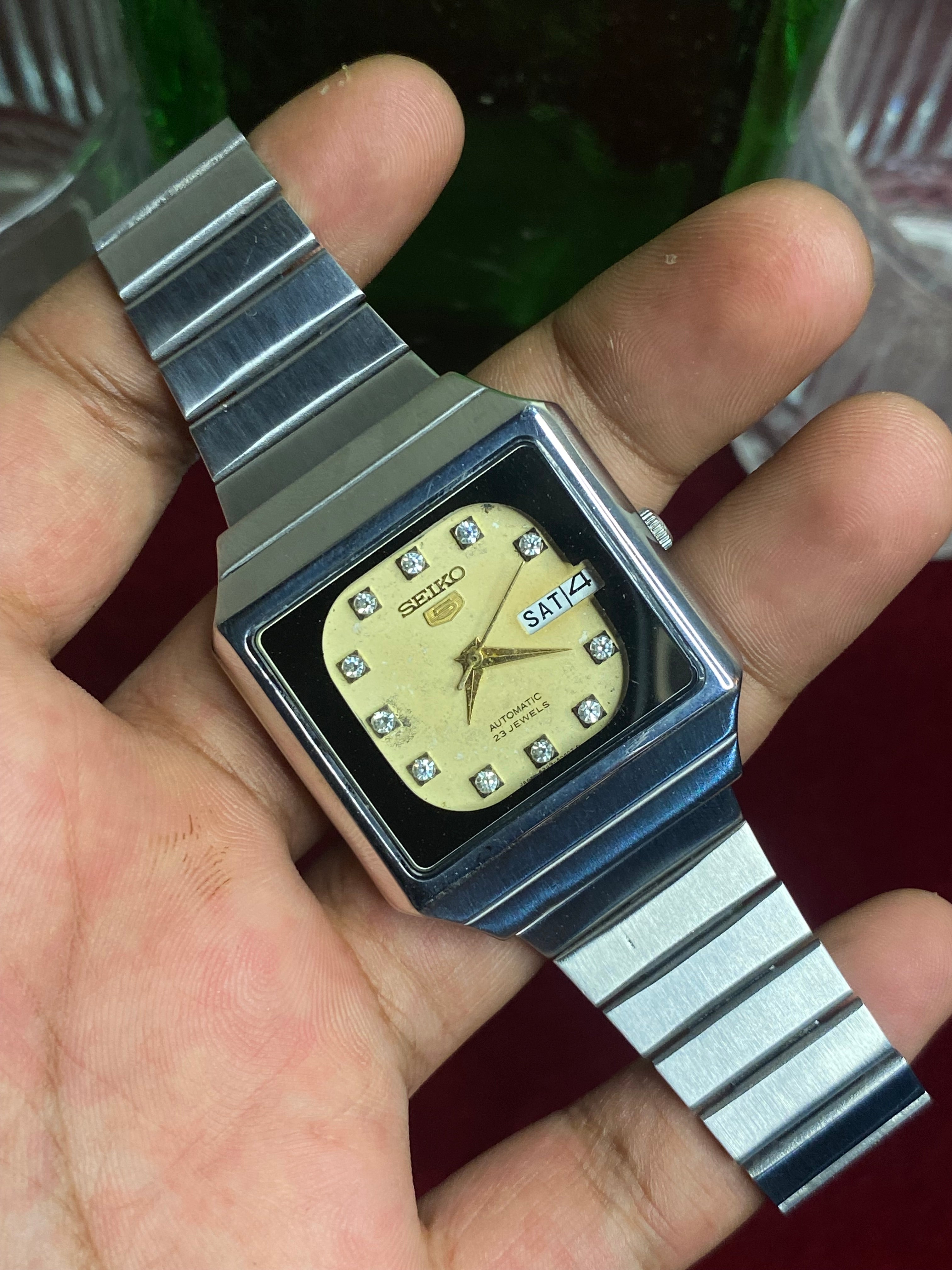 Seiko 5 “Zamana” — 1984 TV-Case Automatic | Cream & Crystal Watch.