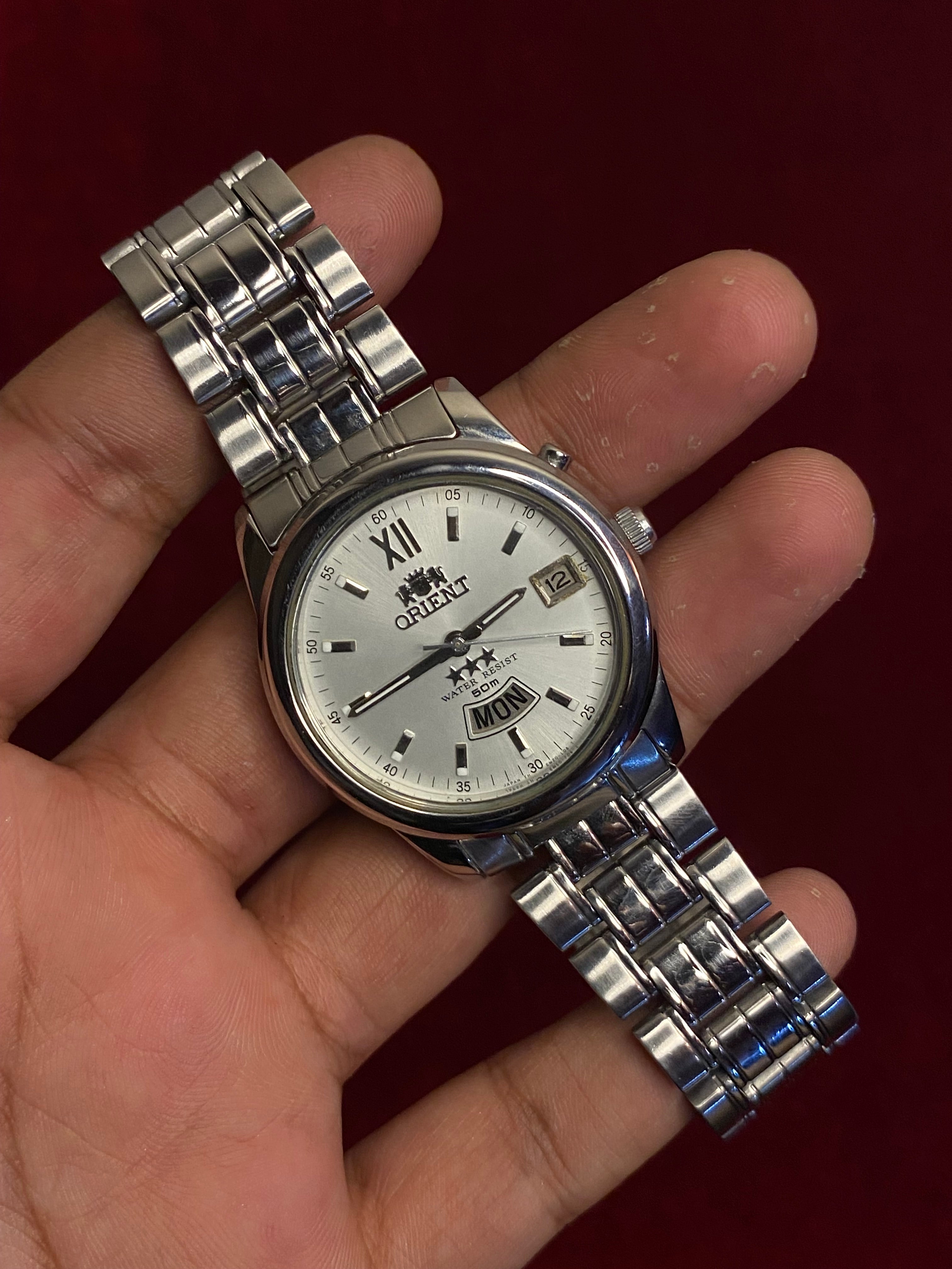 Orient 3-Star Automatic — Silver Sunburst Dial, Roman XII, | Ref. EM68-C0 | Cal. 46943 | 38mm.
50 m water resistance.