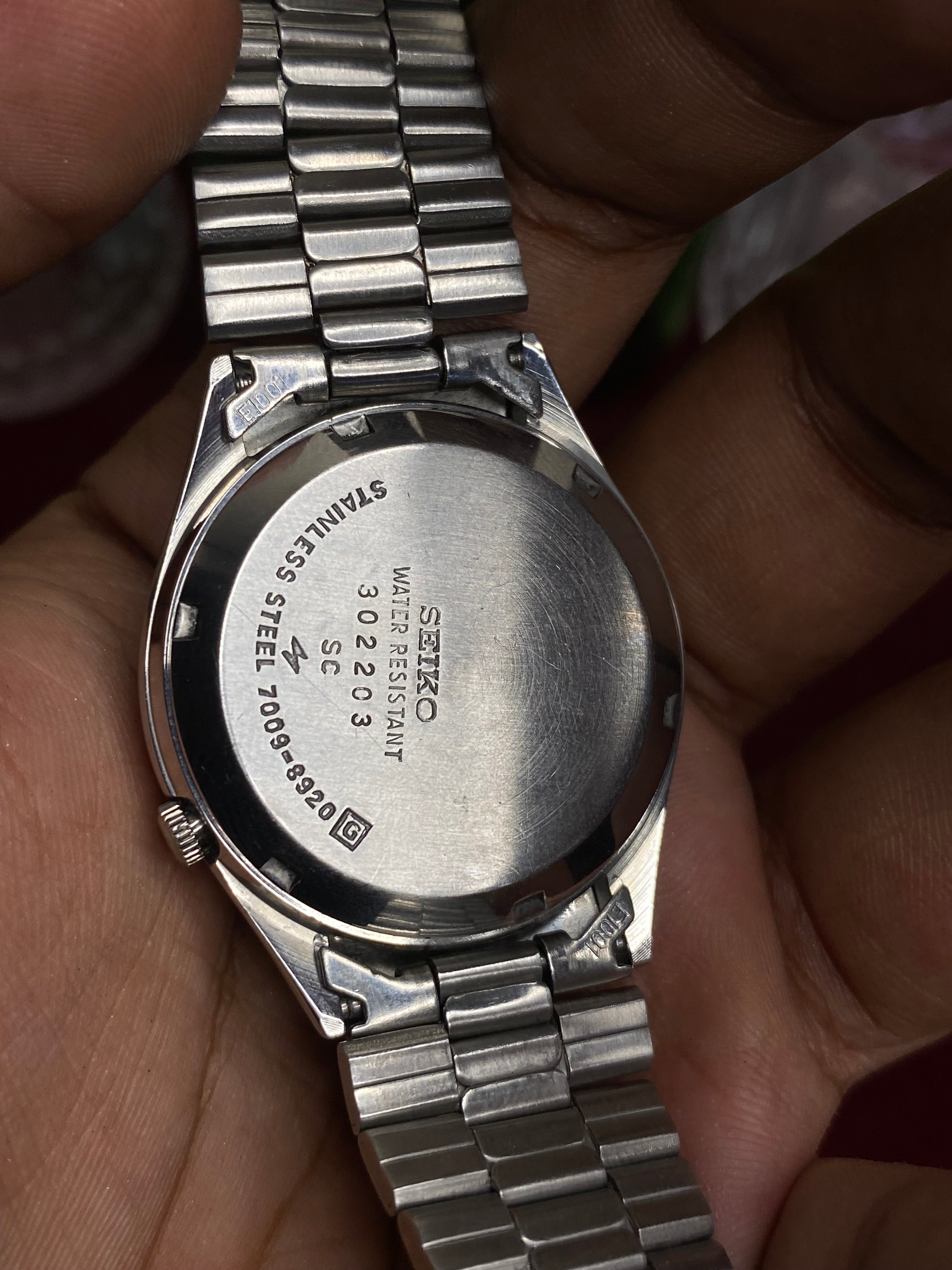 Vintage Seiko 5 — Black & Gold Roman XII Dial (36mm, 1980s ).