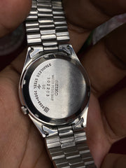Vintage Seiko 5 — Black & Gold Roman XII Dial (36mm, 1980s ).