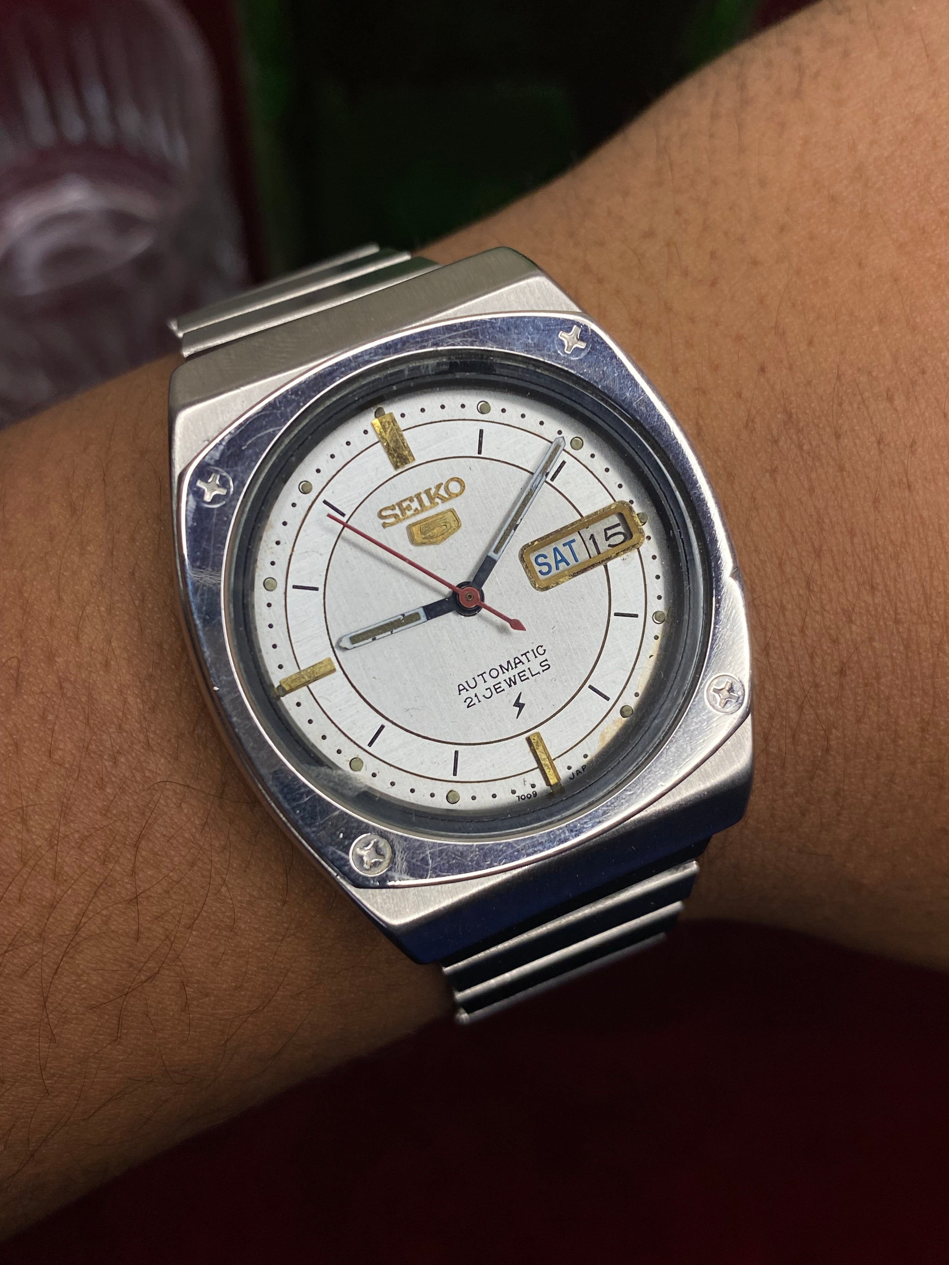 Seiko 5 “Red Line Sport” — 7009 Screw-Bezel Automatic Watch.