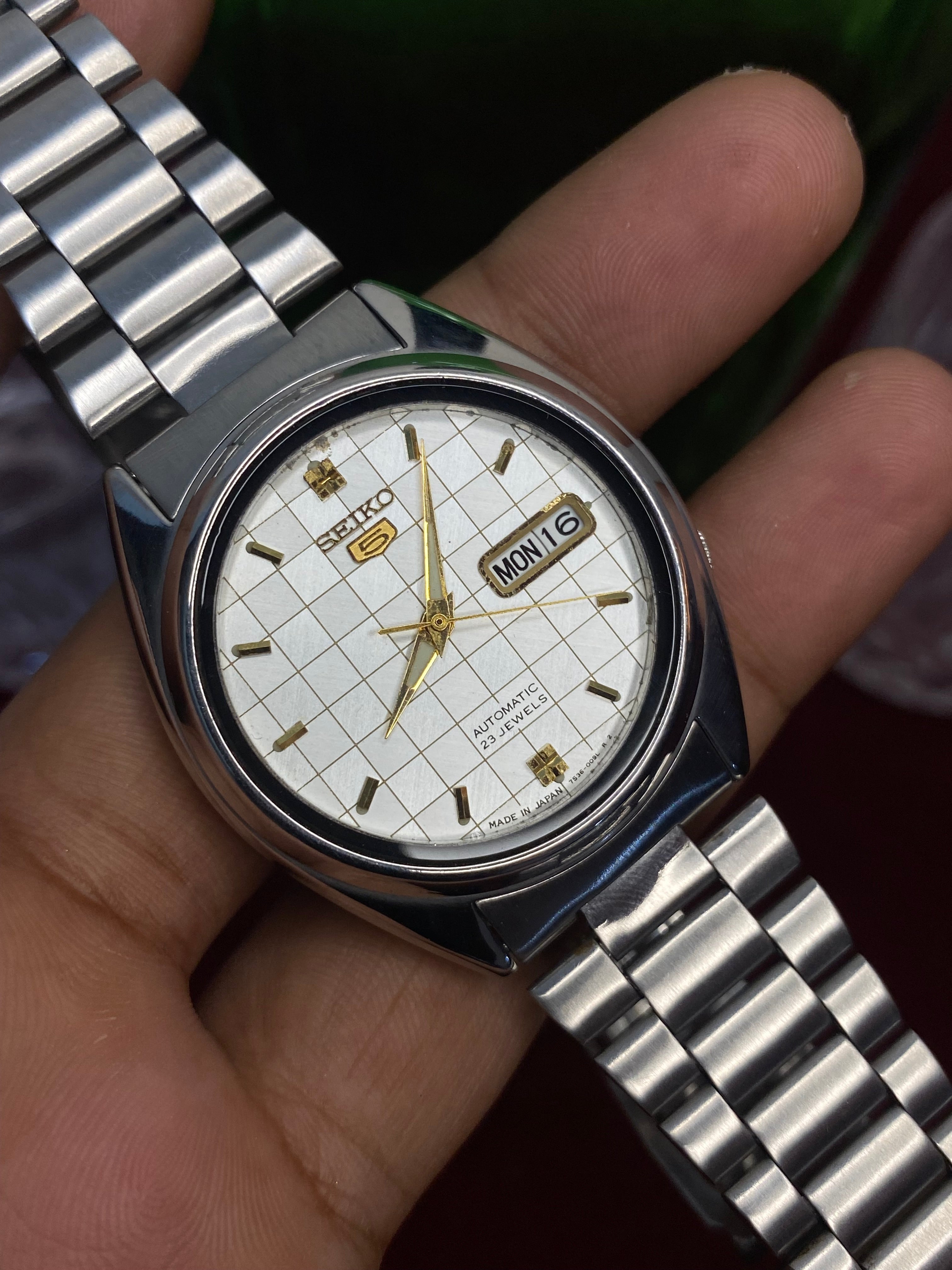 Seiko 5 — Silver-White Check Dial with Gold Accents | 38mm Japanese Automatic Watch.