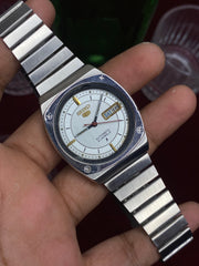 Seiko 5 “Red Line Sport” — 7009 Screw-Bezel Automatic Watch.