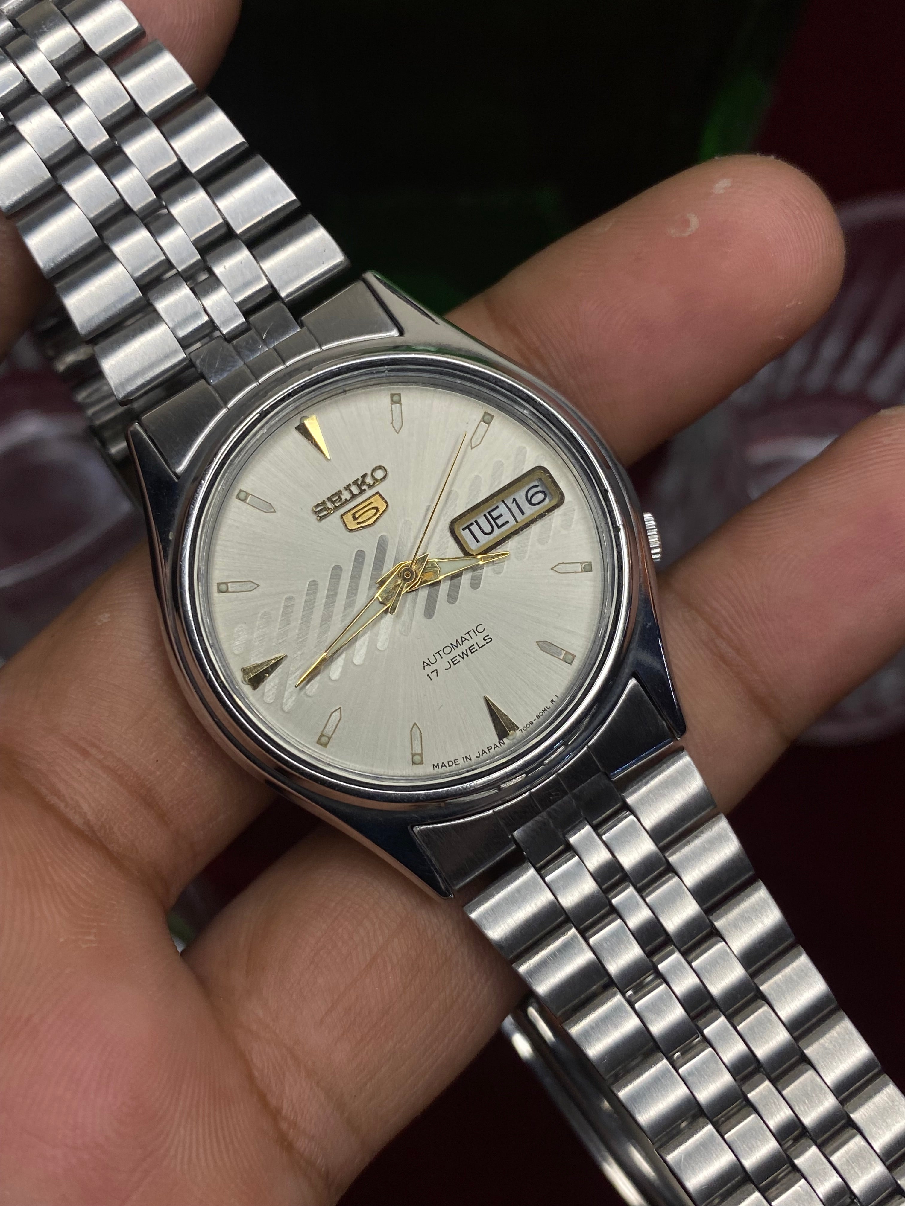 Seiko 5 “Silver Slant” — 7009 Textured Dial Automatic watch.