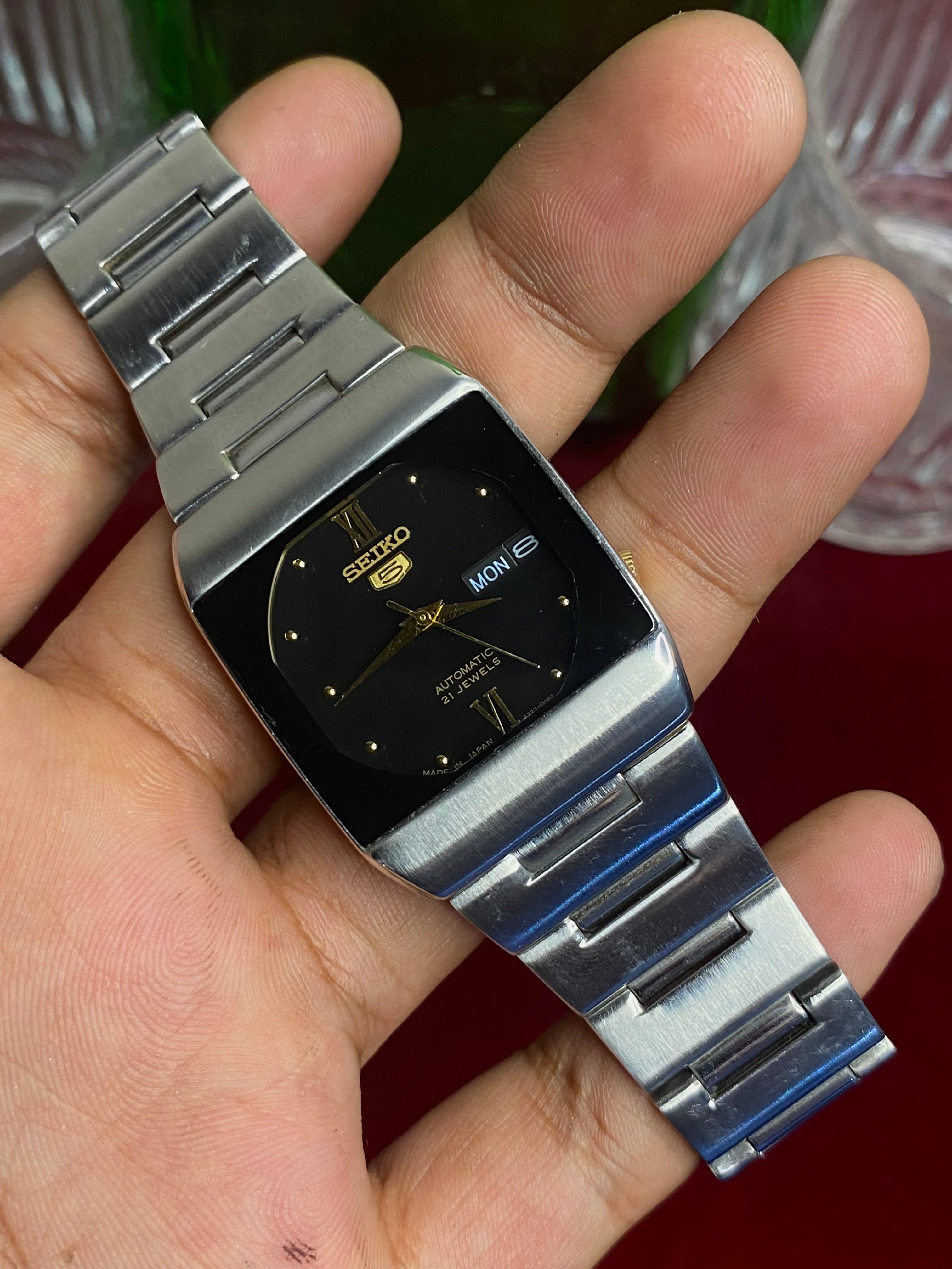 Seiko 5 Automatic — TV-Case Black Roman Dial Watch | Ref 4227-00B0.