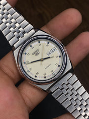 Seiko 5 “Railway Time” — Beige Dial | 38mm Japanese Automatic Watch.