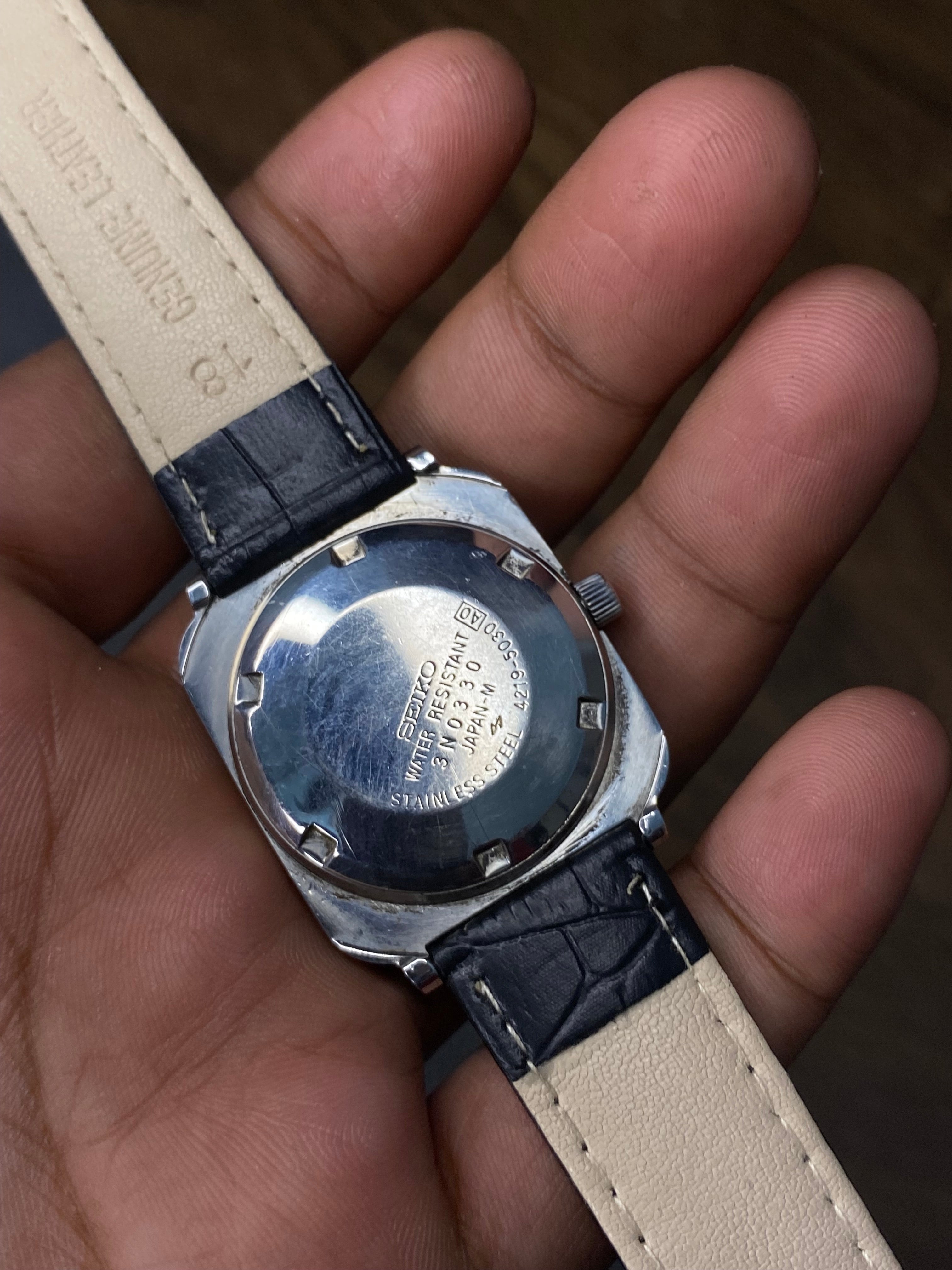 Vintage Seiko 5 Tv - Shaped Golden Roman Number Dial Watch.