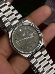 Vintage SEIKO 5 AUTOMATIC  — “OLIVE”Dial Watch | 38MM | 7019-8180.