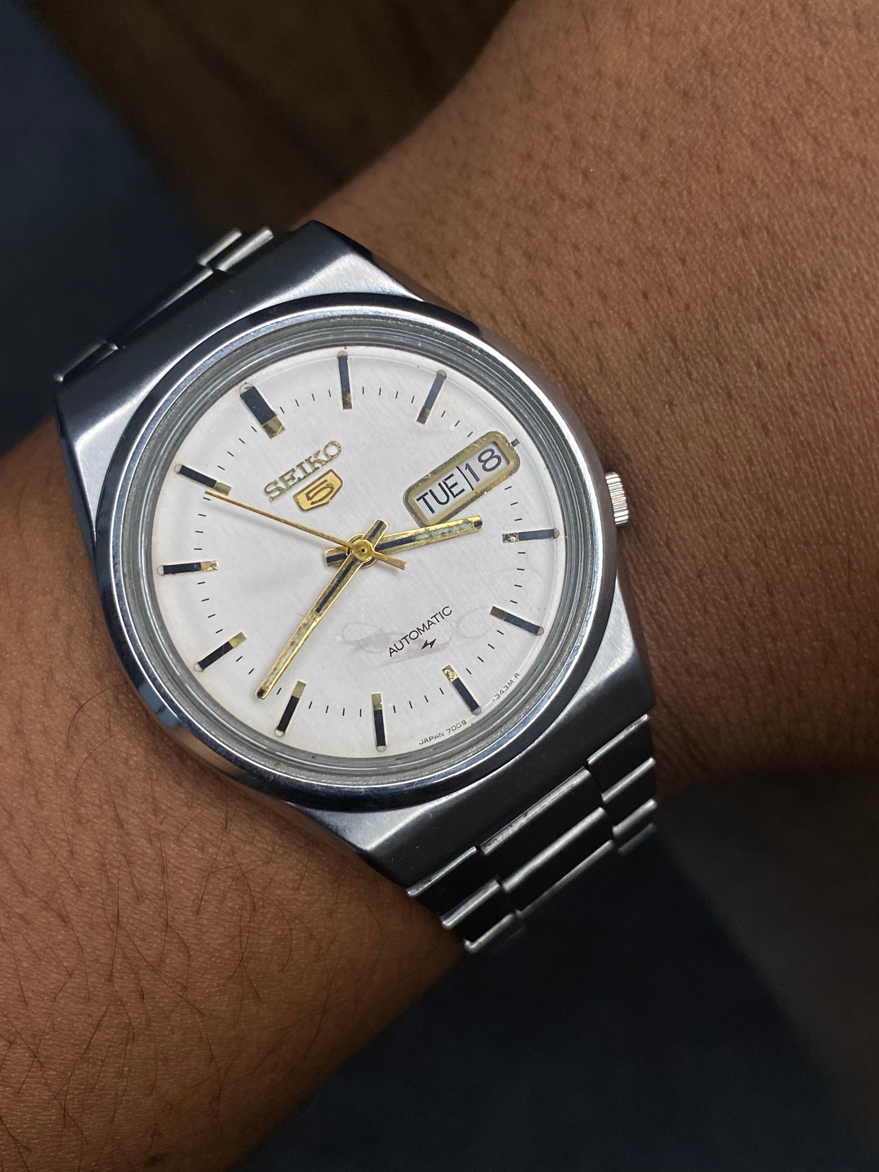 Classic Seiko 5 Light Silver Dial Automatic Watch.