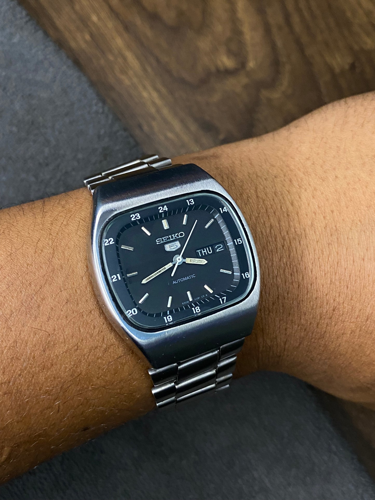 Rare Seiko 5 Black Railway Time TV shaped dial watch