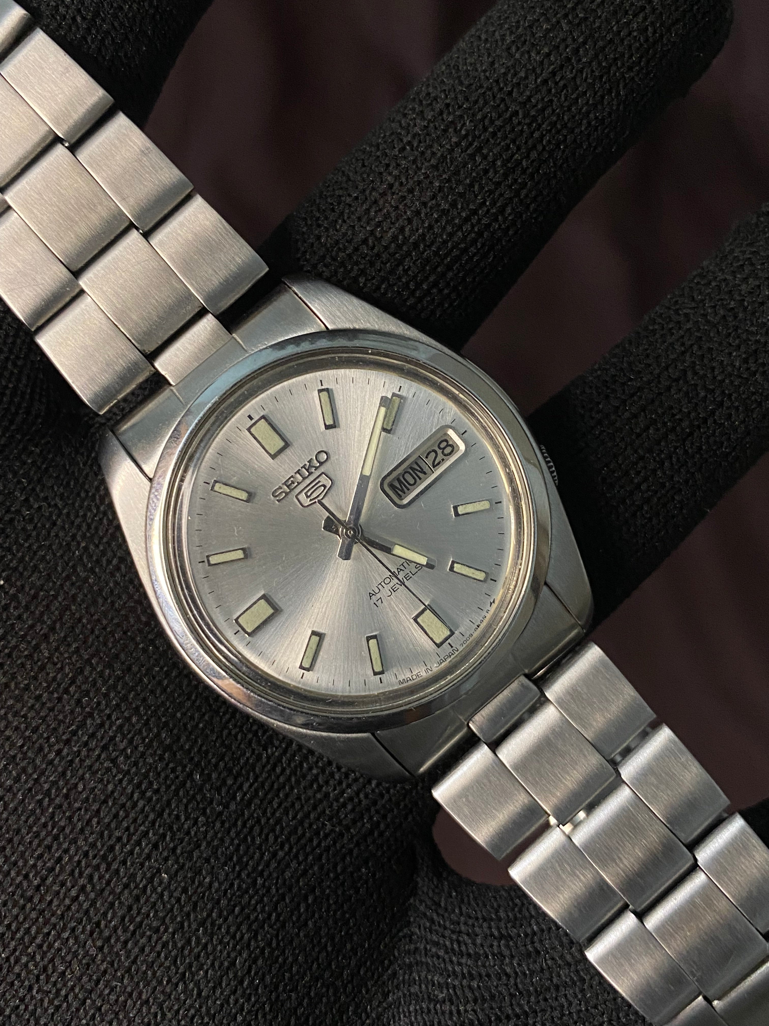 Vintage 1991 Seiko 5 Sunburst Silver Dial Watch
