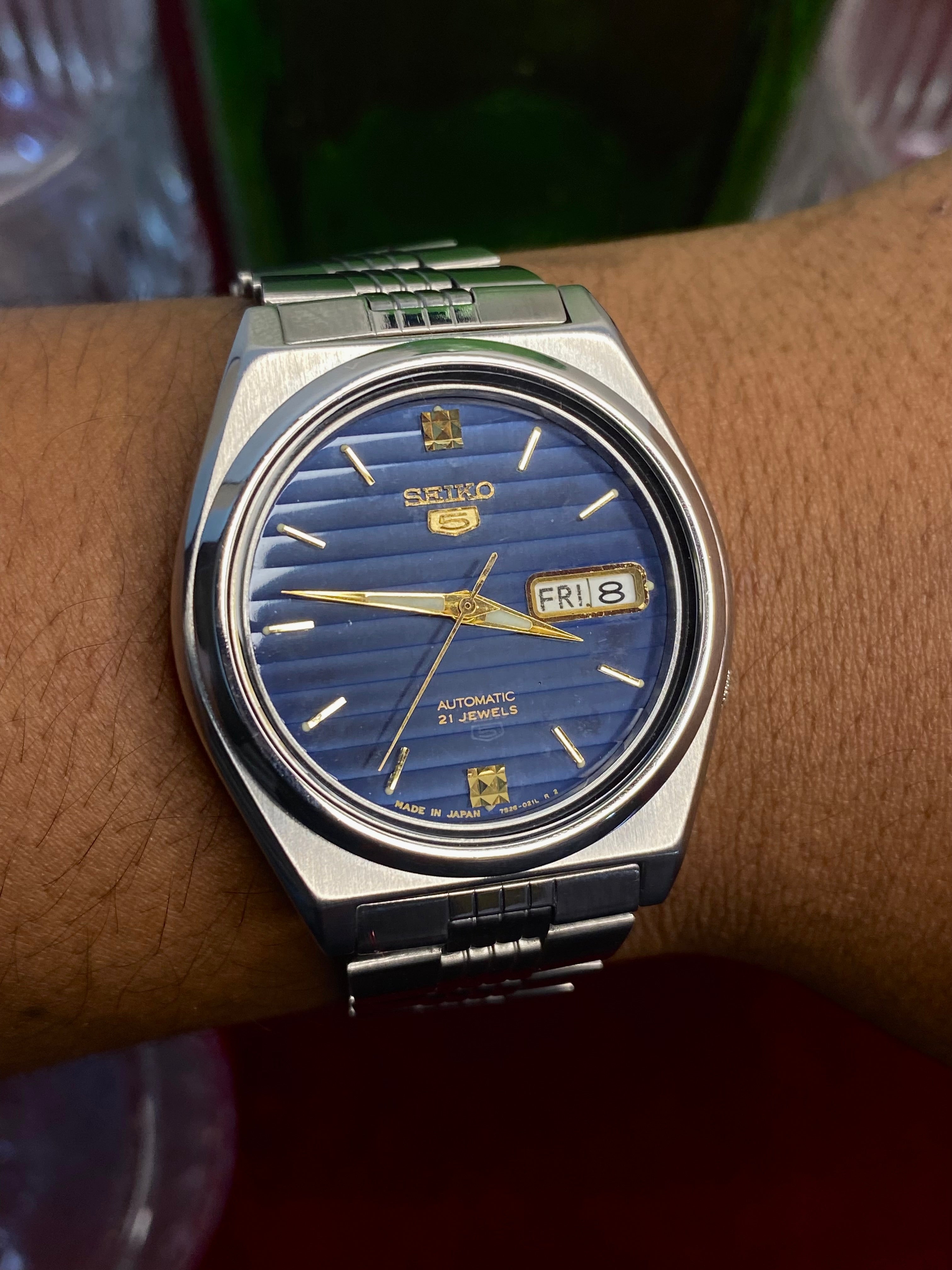 Seiko 5 Automatic — Blue Grooved Dial, Exhibition Back | Ref 7S26-00X0.