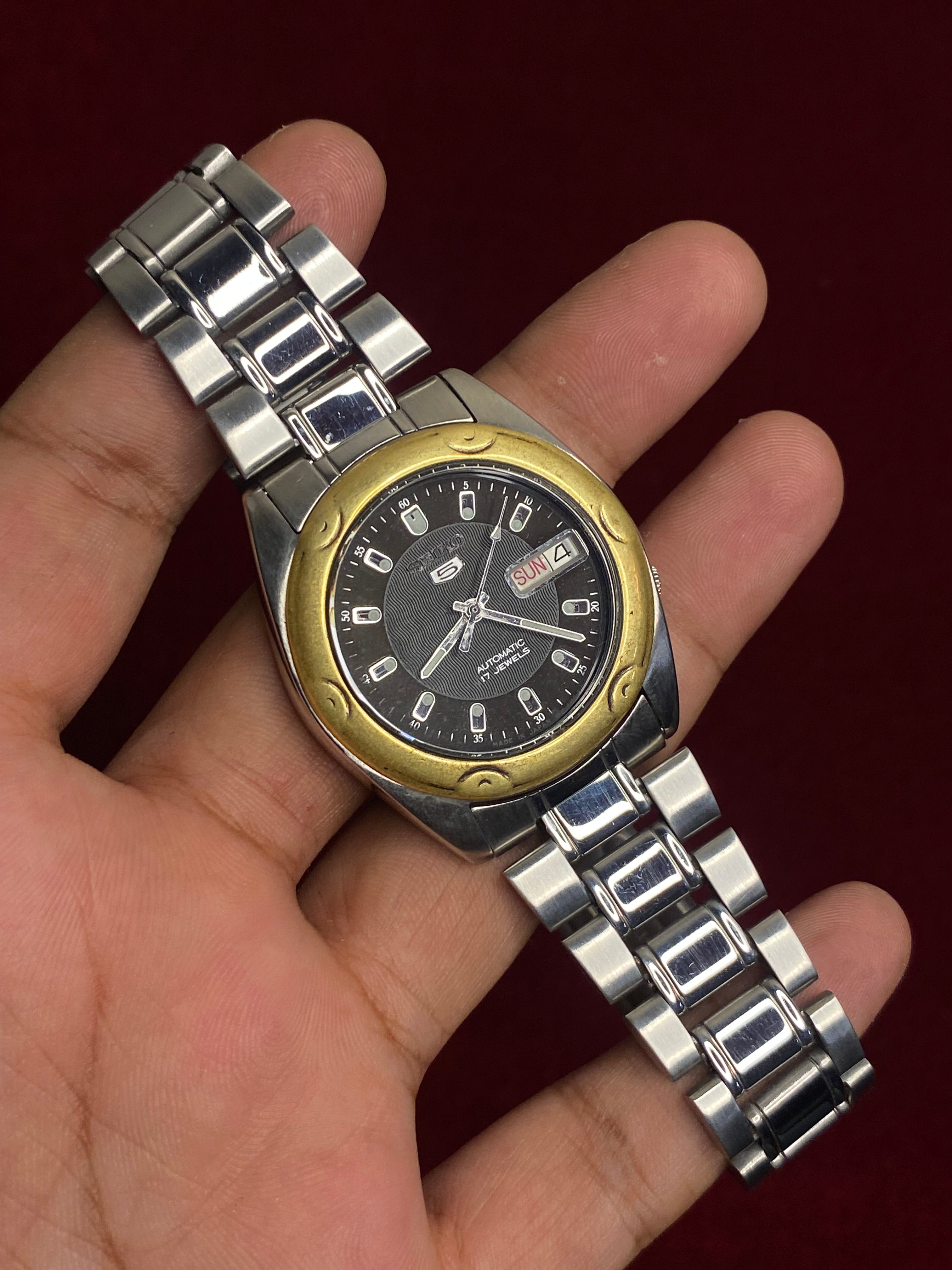 Vintage Seiko 5 Automatic — Black Textured Dial, Gold-Tone Bezel | Ref. 7009-6031 | 38mm.