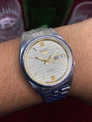 Seiko 5 — Grooved Silver Dial | 38mm Automatic with Exhibition Back Watch.