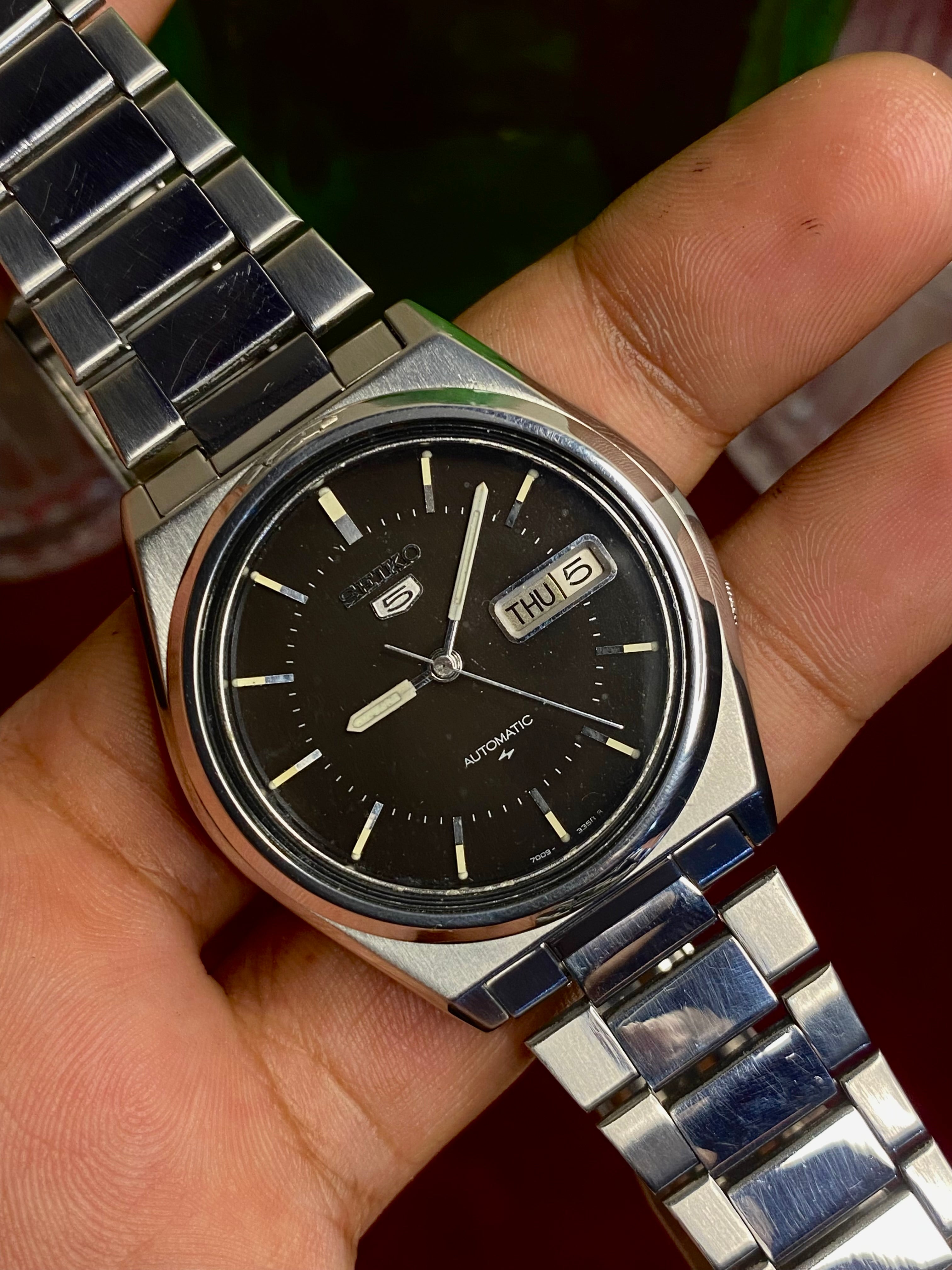 Seiko 5 Automatic — Black Dial Watch | Ref 7009-8760.