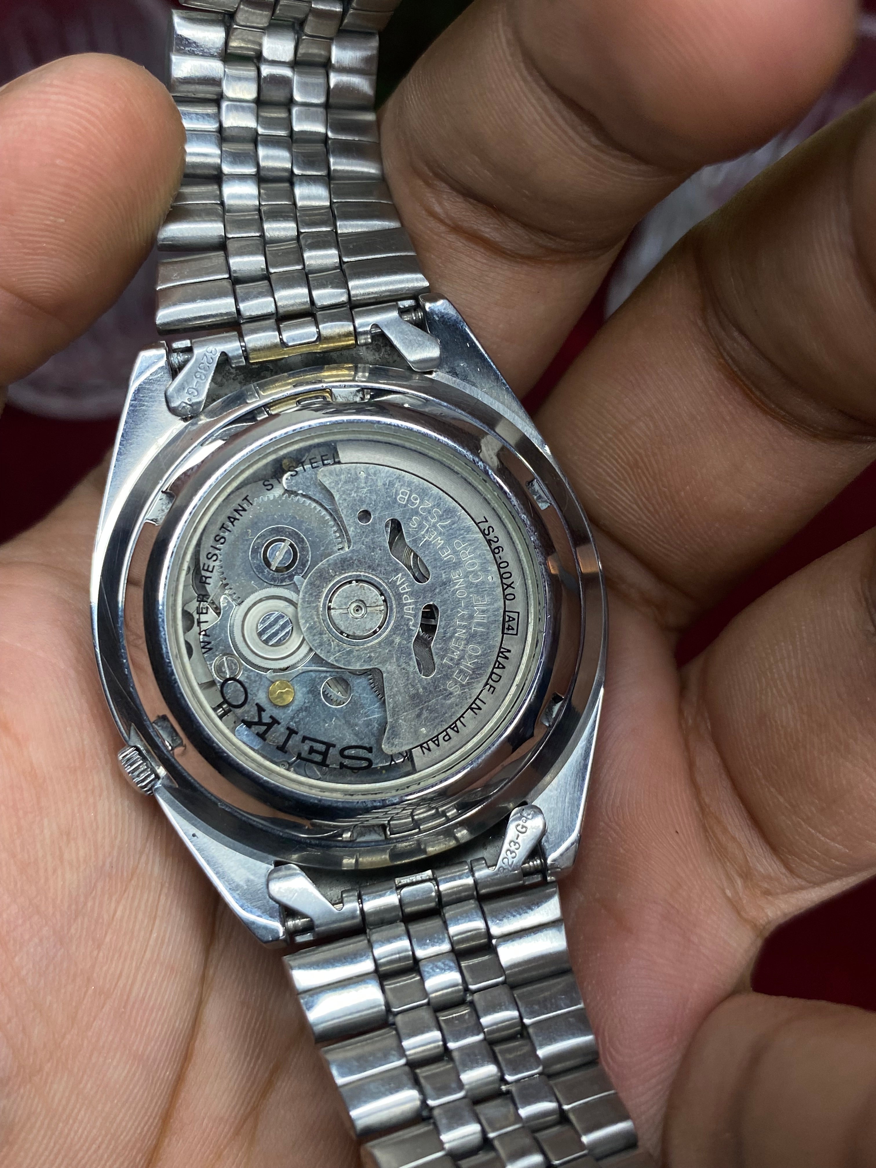 Seiko 5 — Grooved Silver Dial | 38mm Automatic with Exhibition Back Watch.