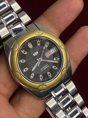 Vintage Seiko 5 Automatic — Black Textured Dial, Gold-Tone Bezel | Ref. 7009-6031 | 38mm.