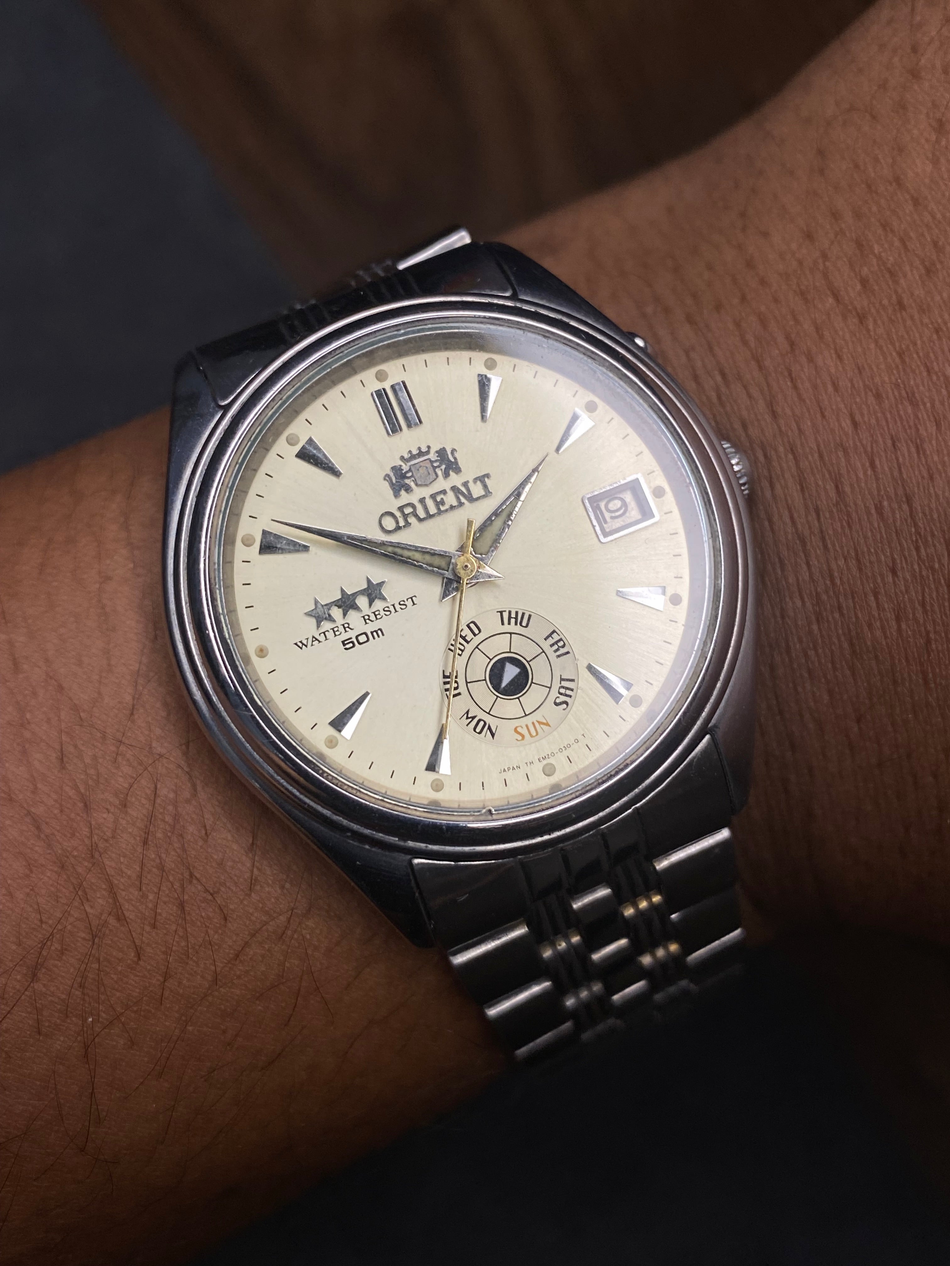 Orient Tri-Star — Cream Dial Automatic | Unique Day-Pointer Watch.