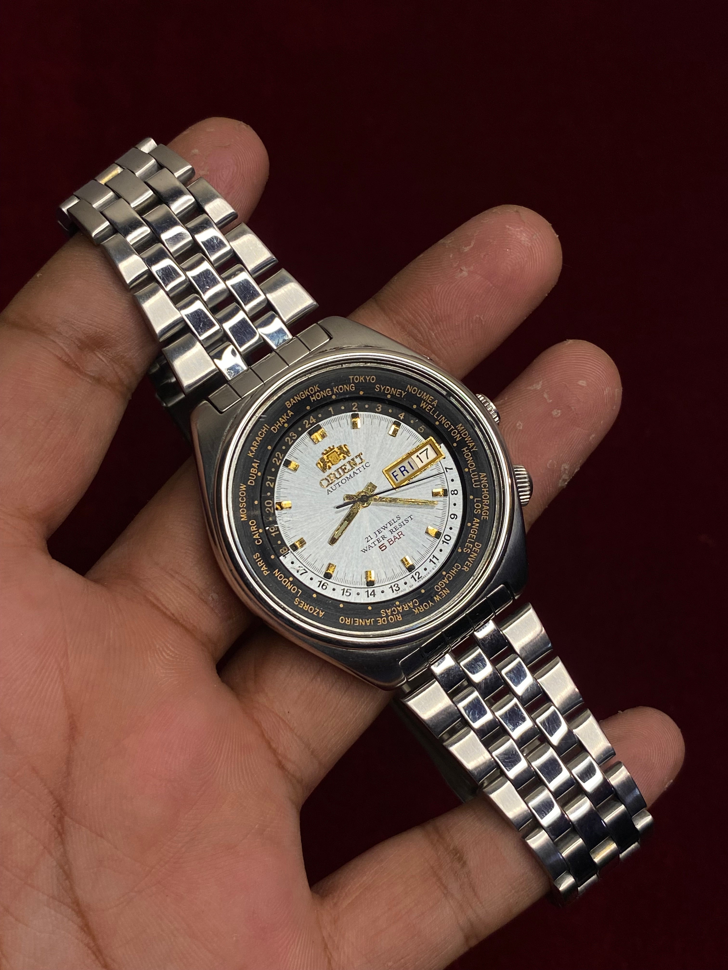 Orient World Time Automatic — Silver Sunburst Dial, 24-City Bezel | Ref. 469EE7-70 | 21 Jewels | 41mm.