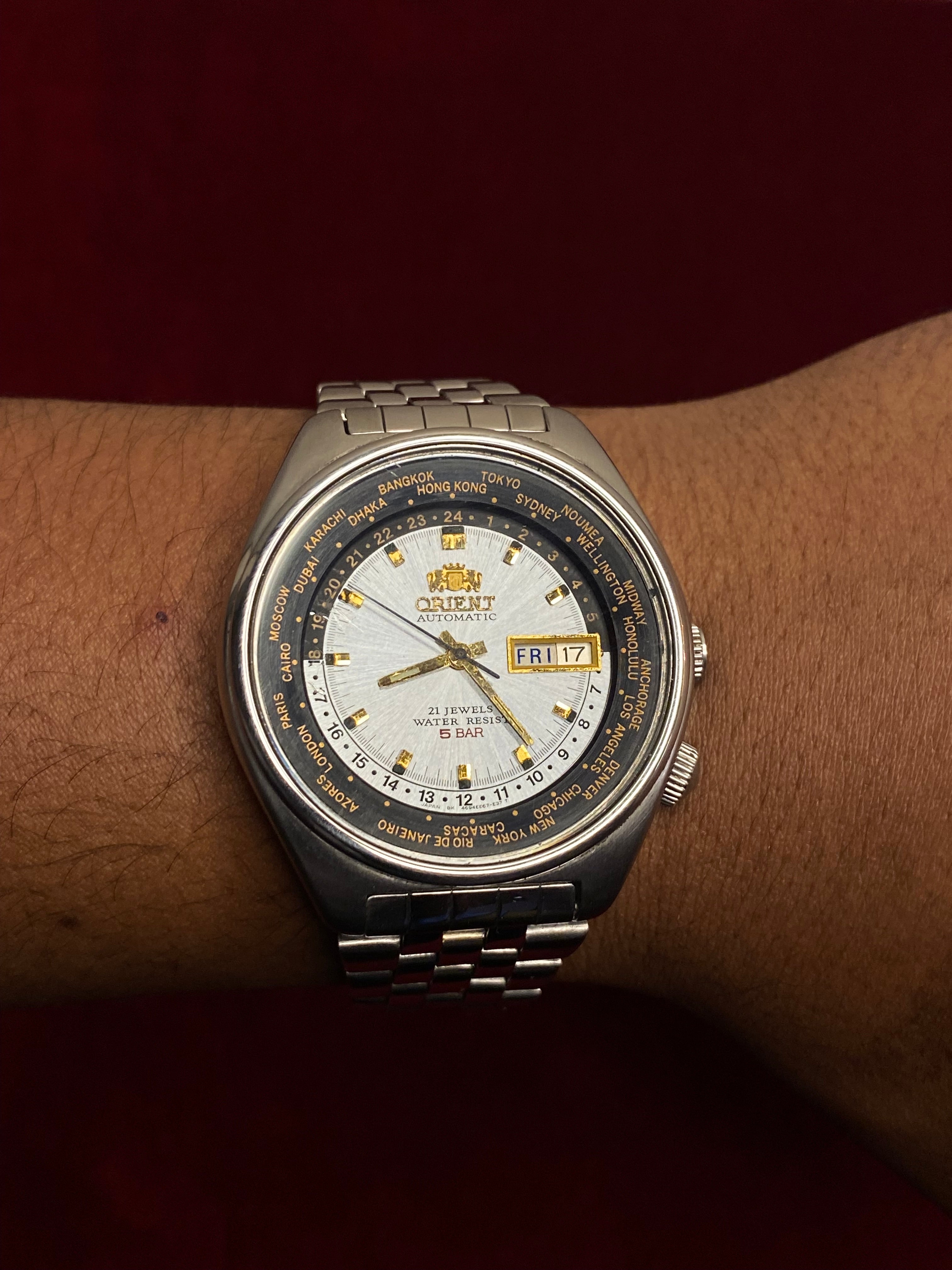 Orient World Time Automatic — Silver Sunburst Dial, 24-City Bezel | Ref. 469EE7-70 | 21 Jewels | 41mm.