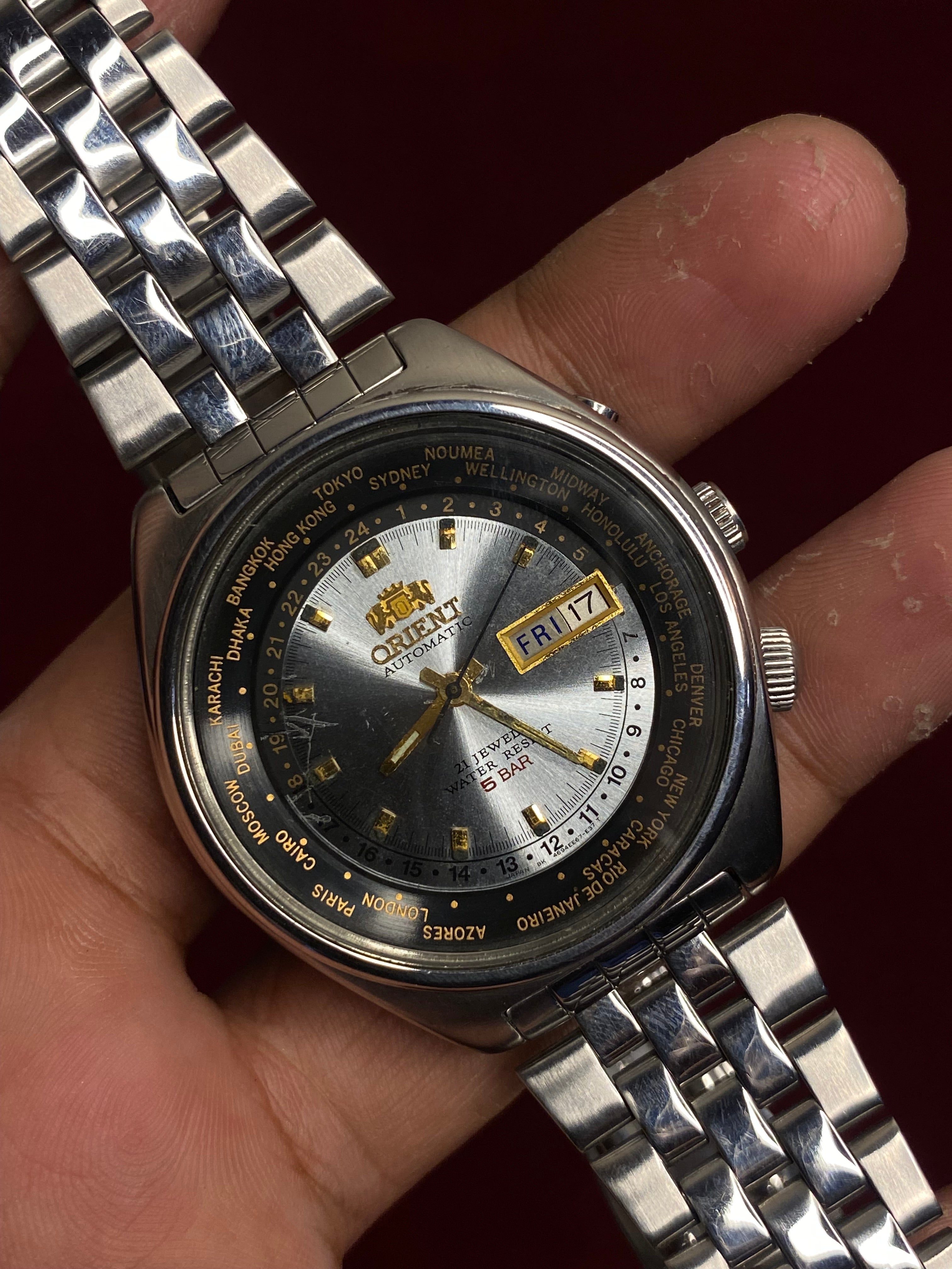 Orient World Time Automatic — Silver Sunburst Dial, 24-City Bezel | Ref. 469EE7-70 | 21 Jewels | 41mm.