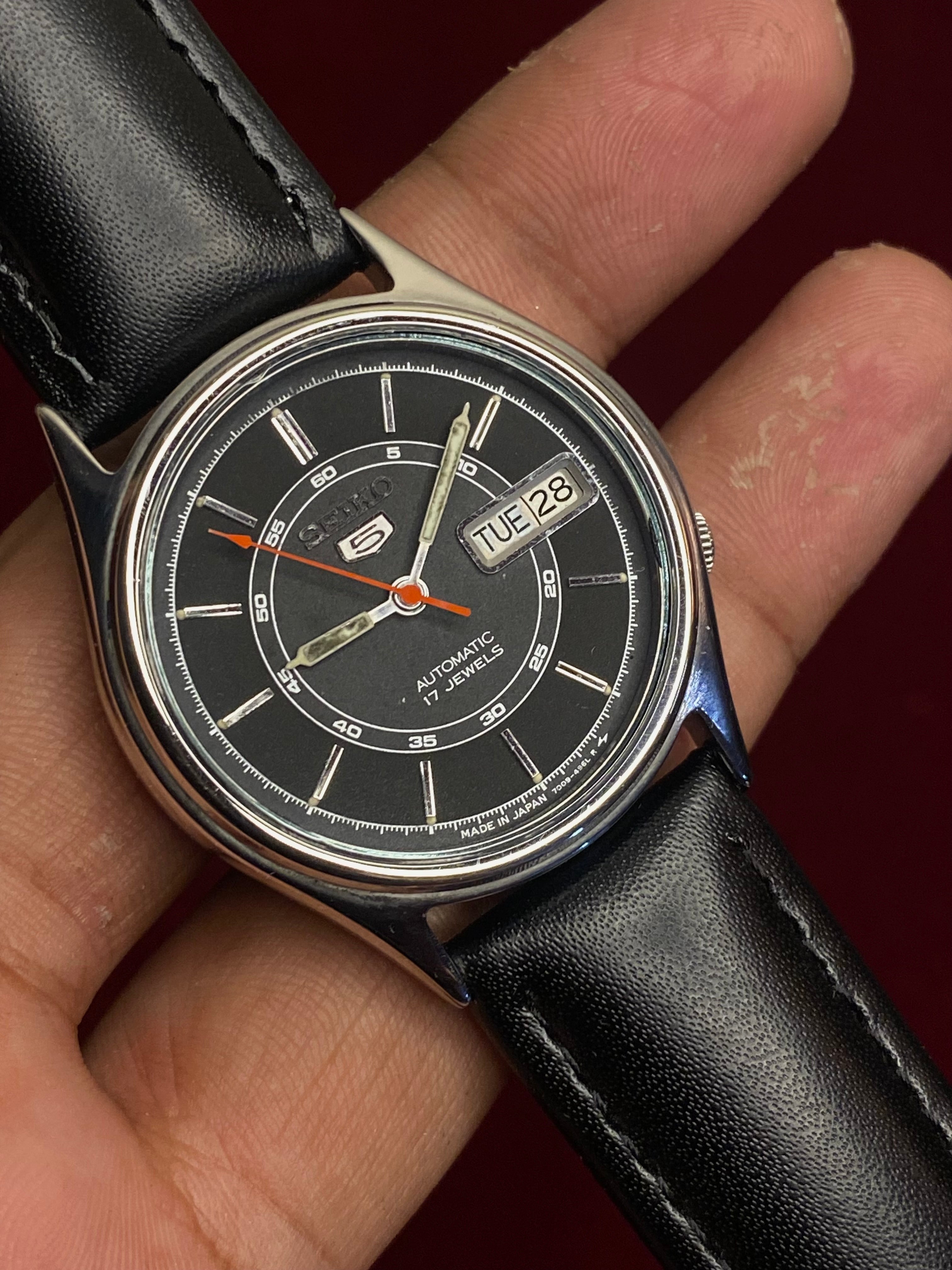 Vintage Seiko 5 — Matte Black Railway Dial, Red Seconds | Ref. 7009-3101 | Cal. 7009 | 38mm.